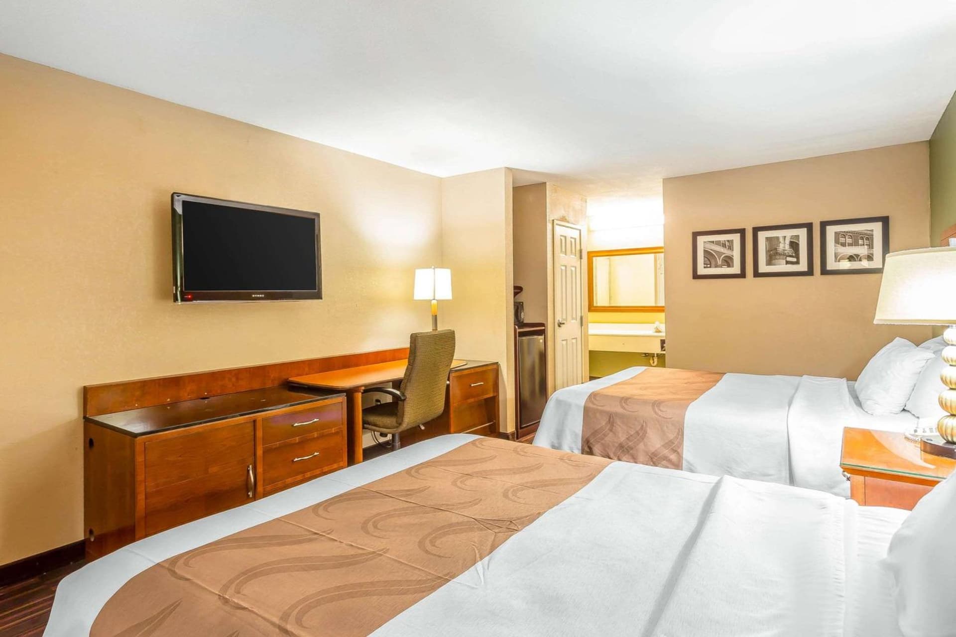 Quality Inn & Suites near Robins Air Force Base gallery photo in Warner Robins, GA — image 8