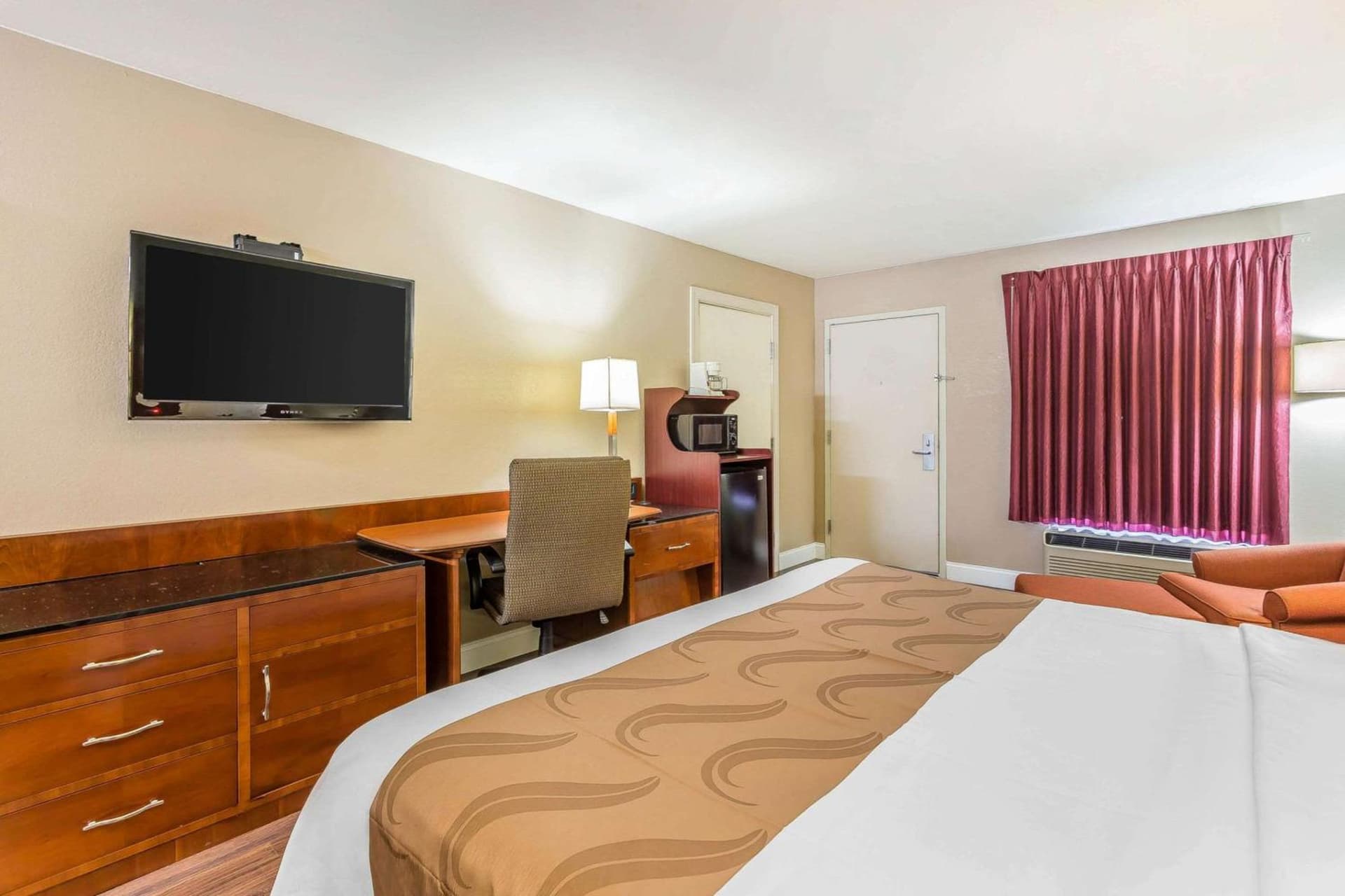 Quality Inn & Suites near Robins Air Force Base gallery photo in Warner Robins, GA — image 12