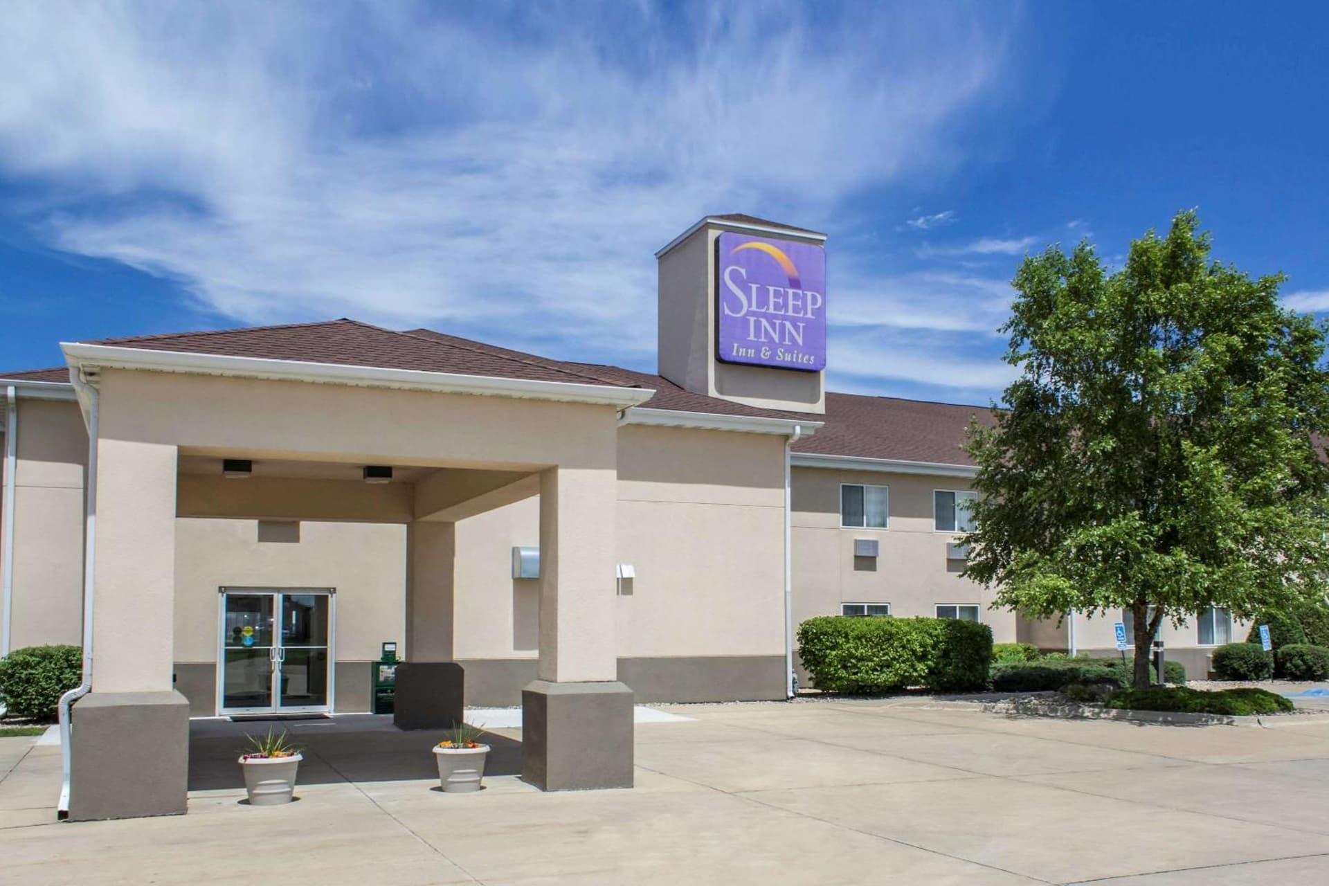 Sleep Inn & Suites Charles City interior in Charles City, IA — gallery photo 2