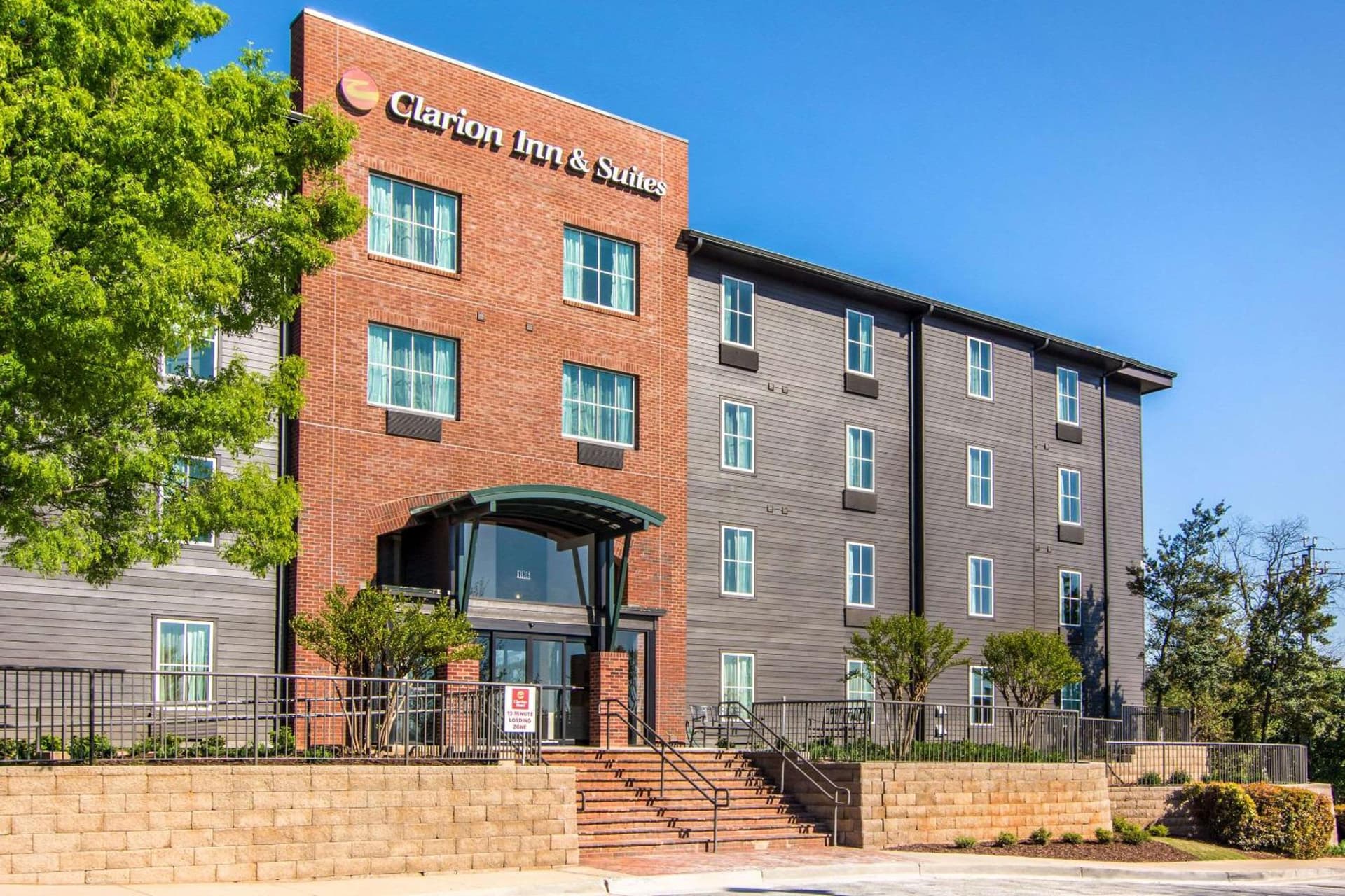 Clarion Inn & Suites Atlanta Downtown exterior or lobby in Atlanta, GA — main listing photo