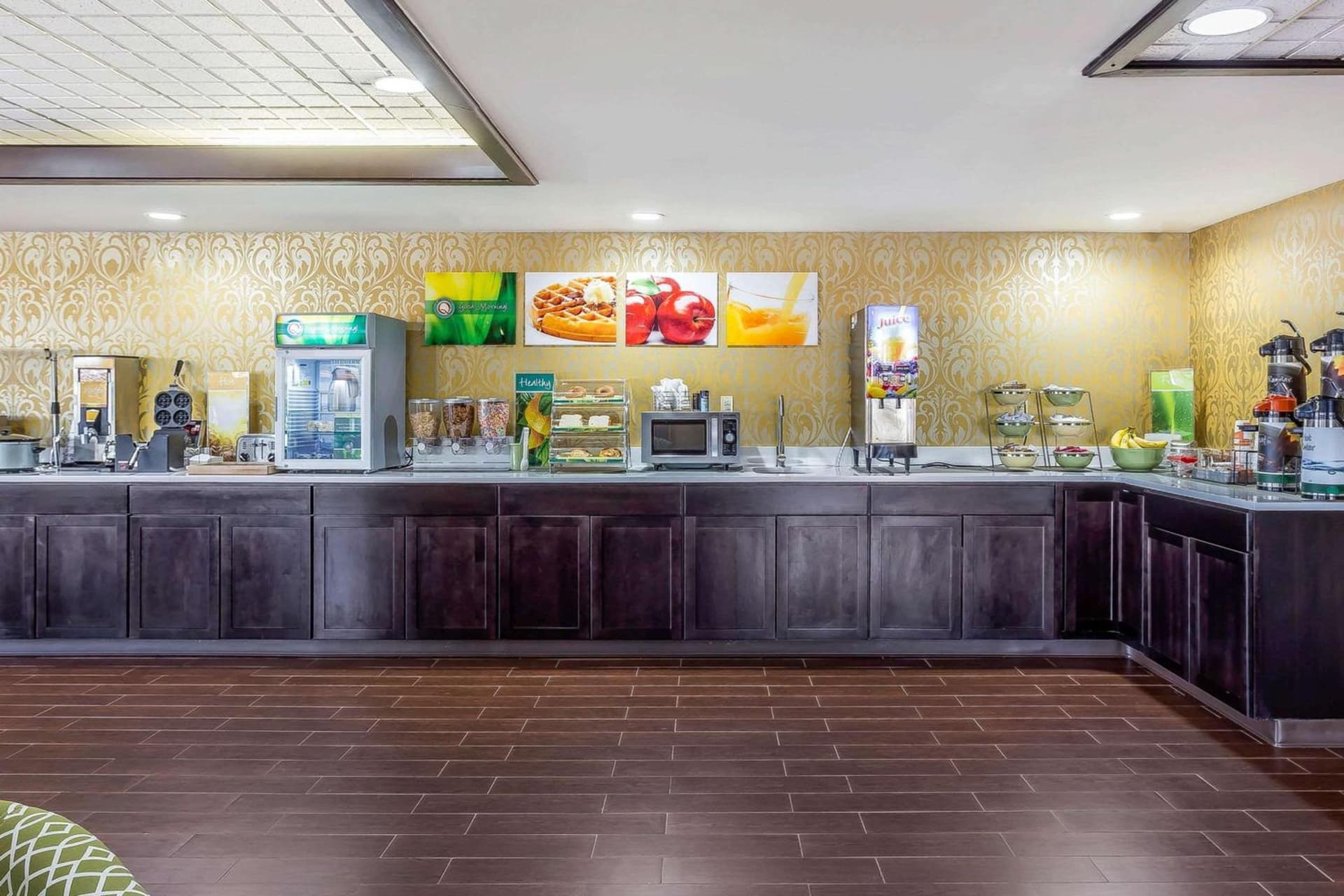 Quality Inn & Suites near Robins Air Force Base property views in Warner Robins, GA — gallery photo 3
