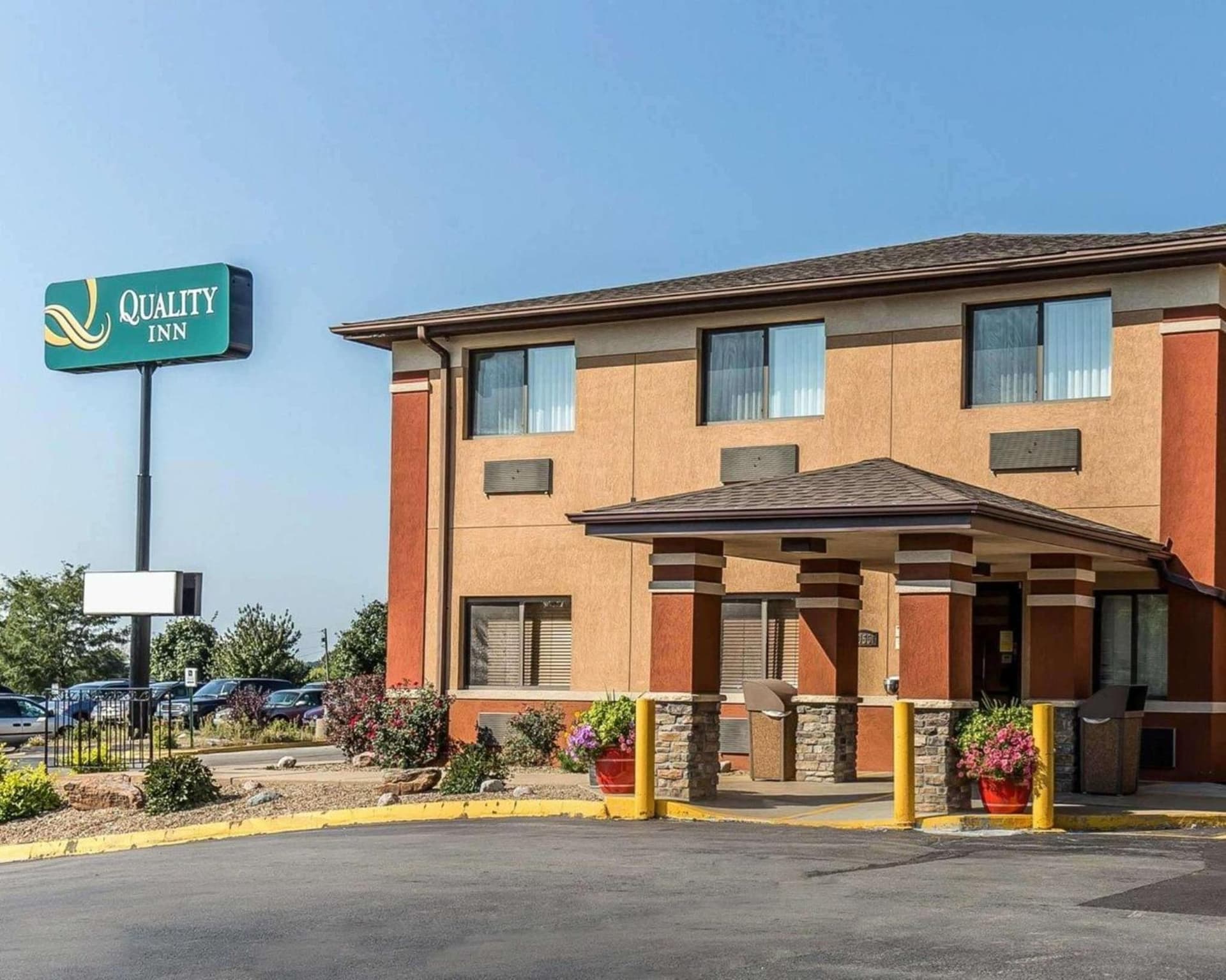 Quality Inn at Collins Road - Cedar Rapids featured exterior or lobby in Cedar Rapids, IA — similar hotel