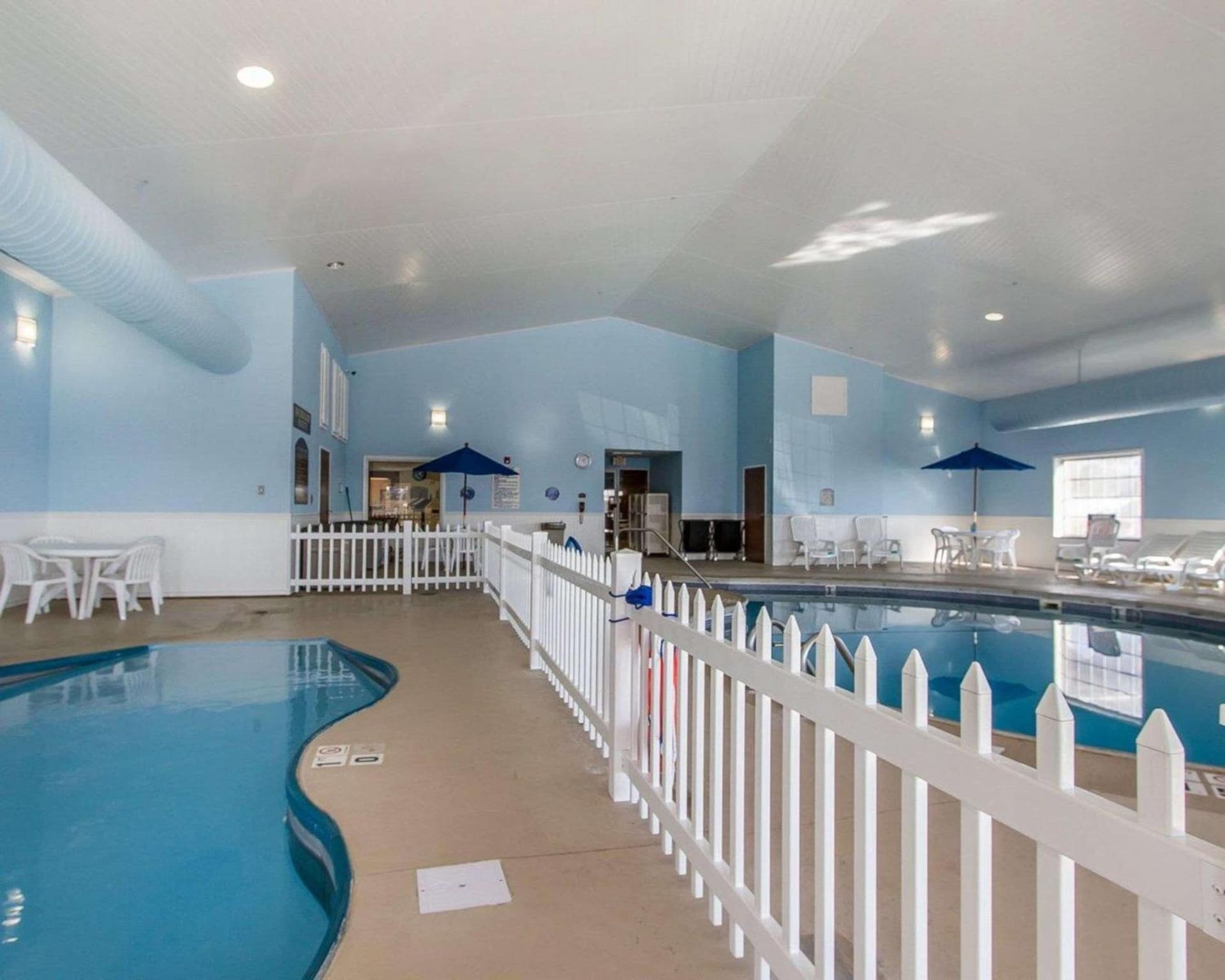 Quality Inn & Suites Fort Madison near Hwy 61 interior in Fort Madison, IA — gallery photo 2