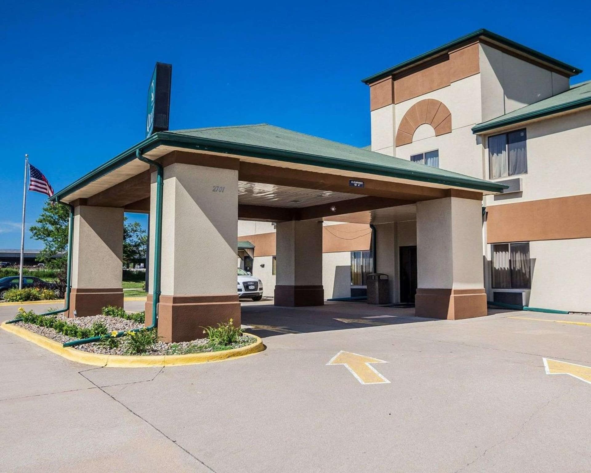 Quality Inn & Suites Altoona - Des Moines featured exterior or lobby in Altoona, IA — similar hotel