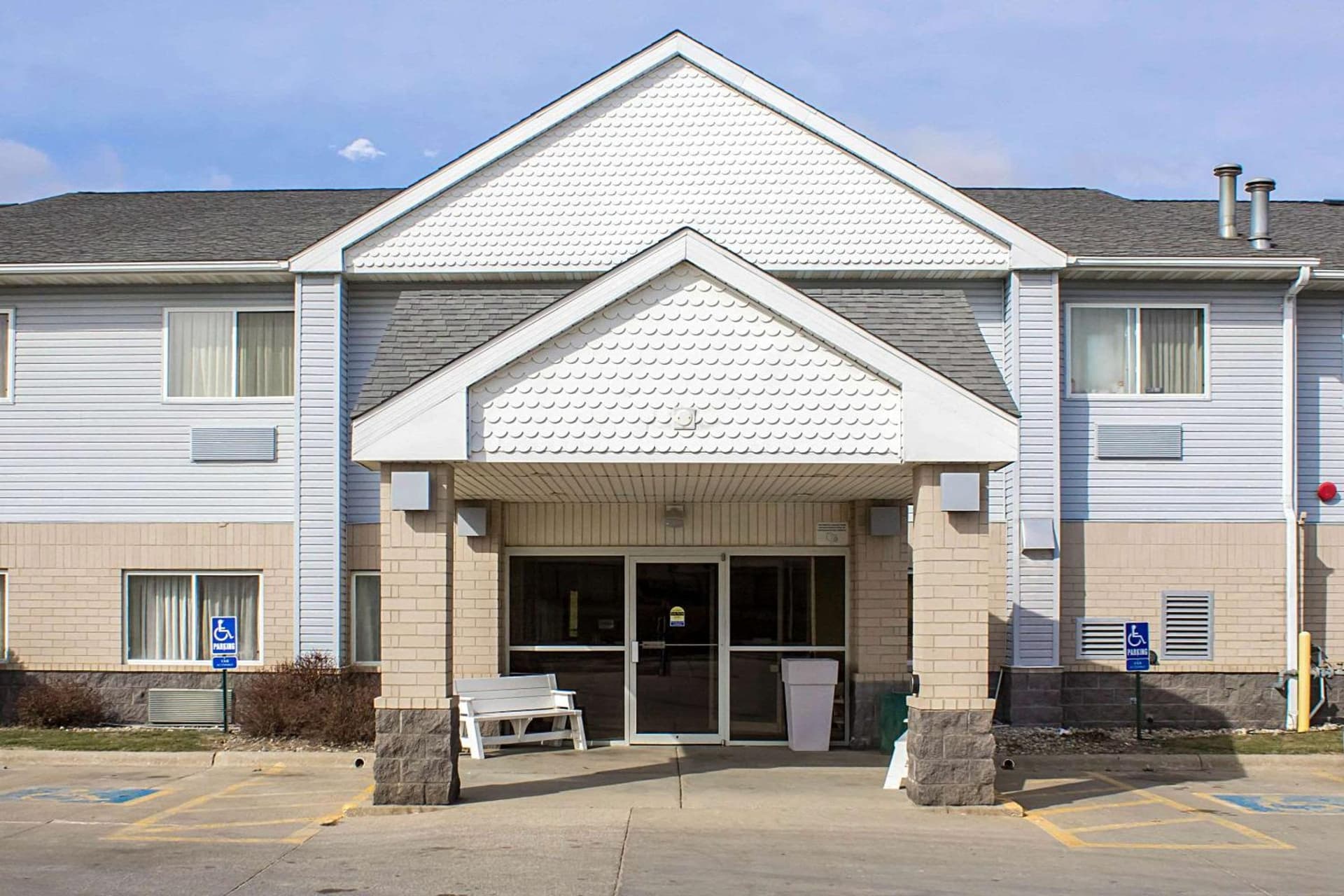 Quality Inn & Suites Sioux City Southeast featured exterior or lobby in Sioux City, IA — similar hotel
