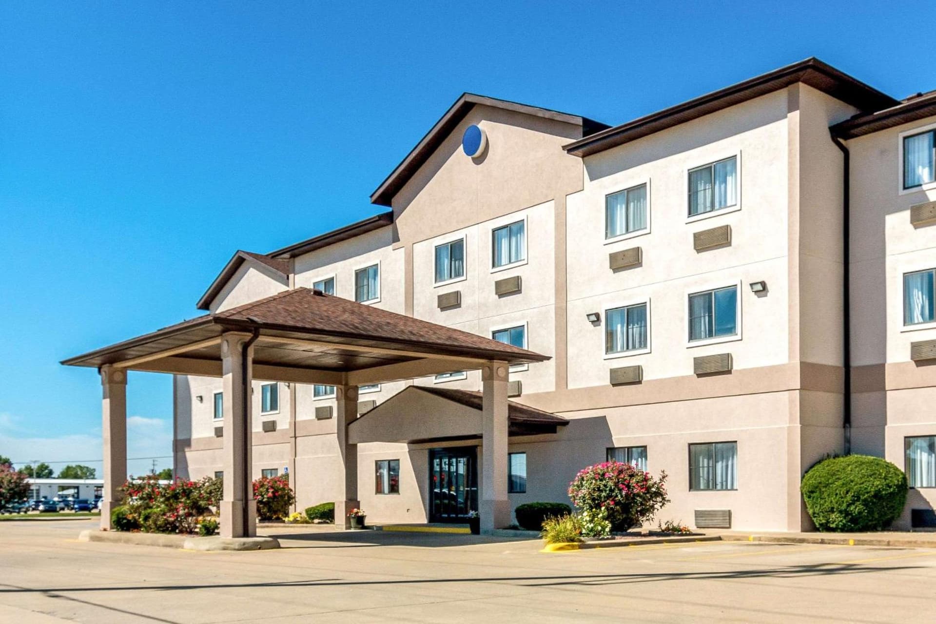 Quality Inn & Suites Salem near I-57 featured exterior or lobby in Salem, IL — similar hotel
