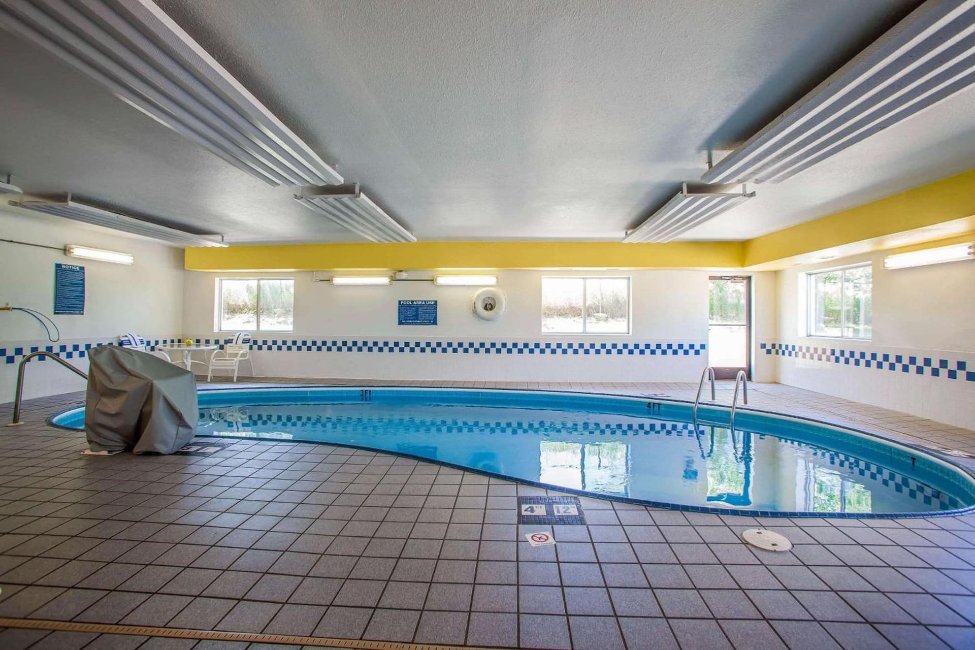 Comfort Suites Peoria I-74 gallery photo in Peoria, IL — image 30