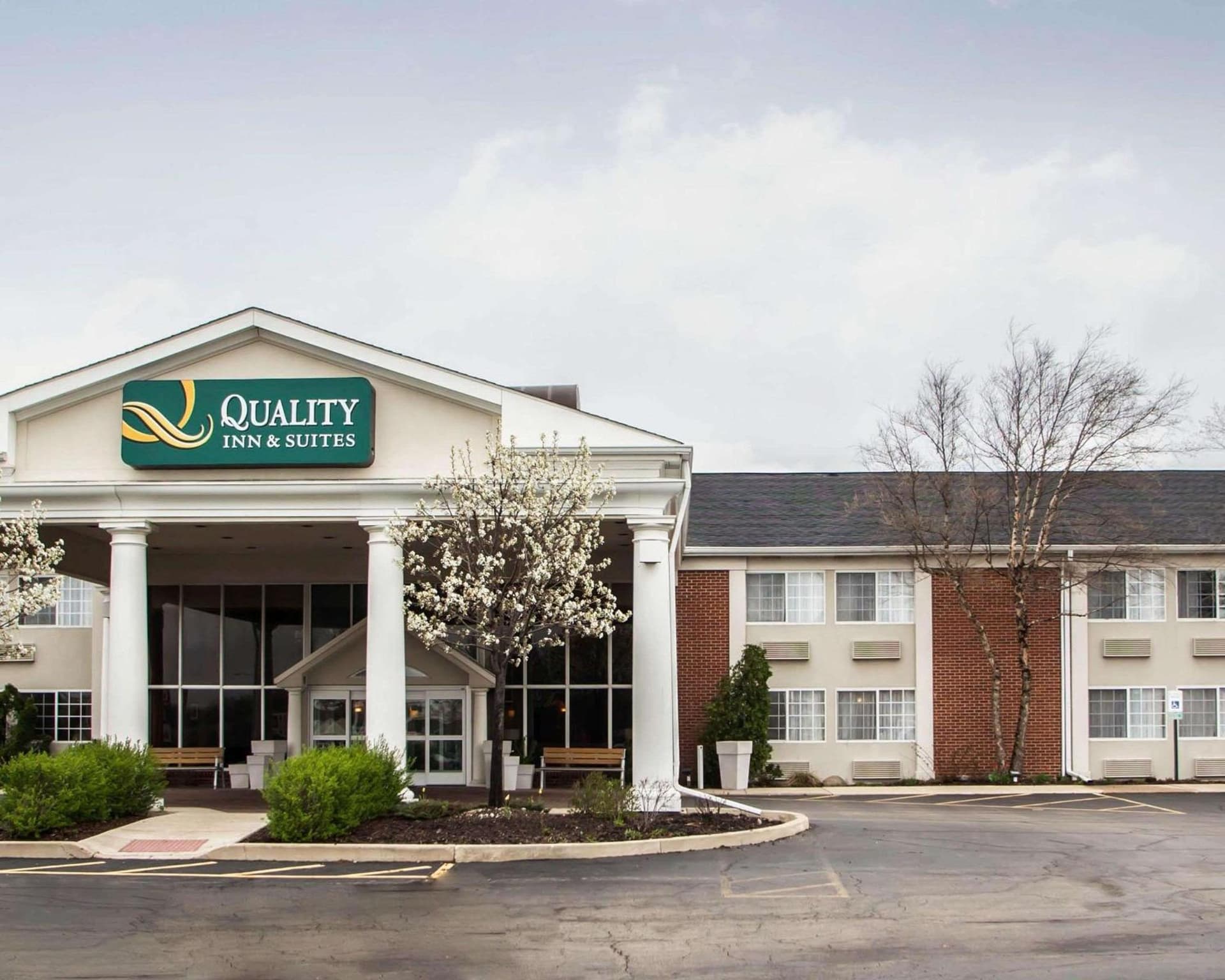 Quality Inn & Suites St Charles -West Chicago featured exterior or lobby in Saint Charles, IL — similar hotel
