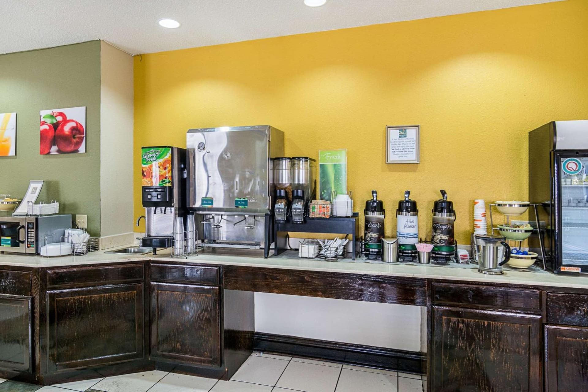 Quality Inn & Suites Harvey - Chicago Southland property views in Harvey, IL — gallery photo 3