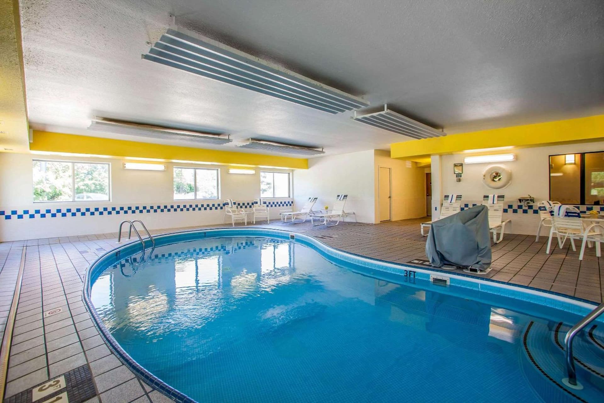 Comfort Suites Peoria I-74 gallery photo in Peoria, IL — image 43