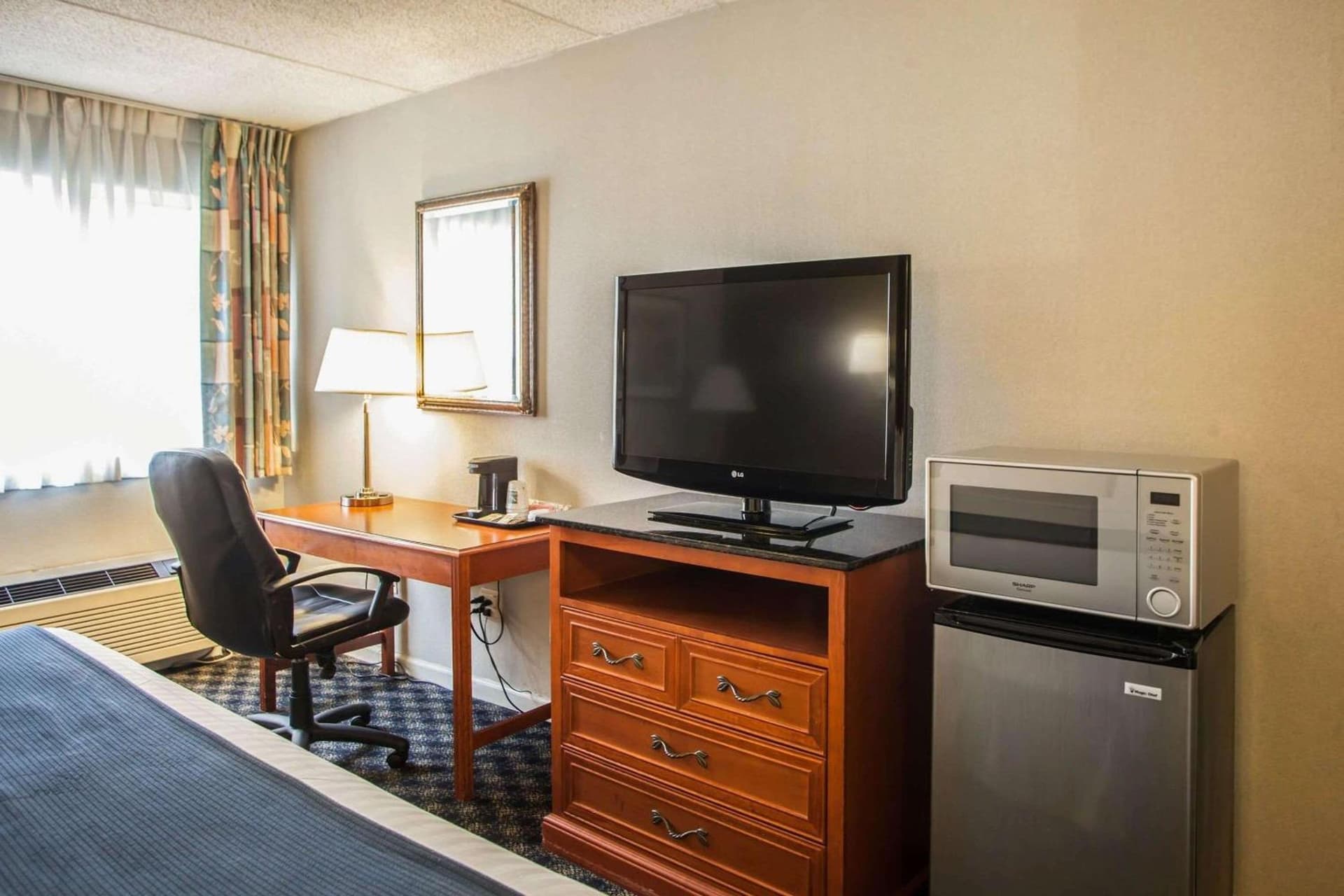 Quality Inn & Suites St Charles -West Chicago interior in Saint Charles, IL — gallery photo 2