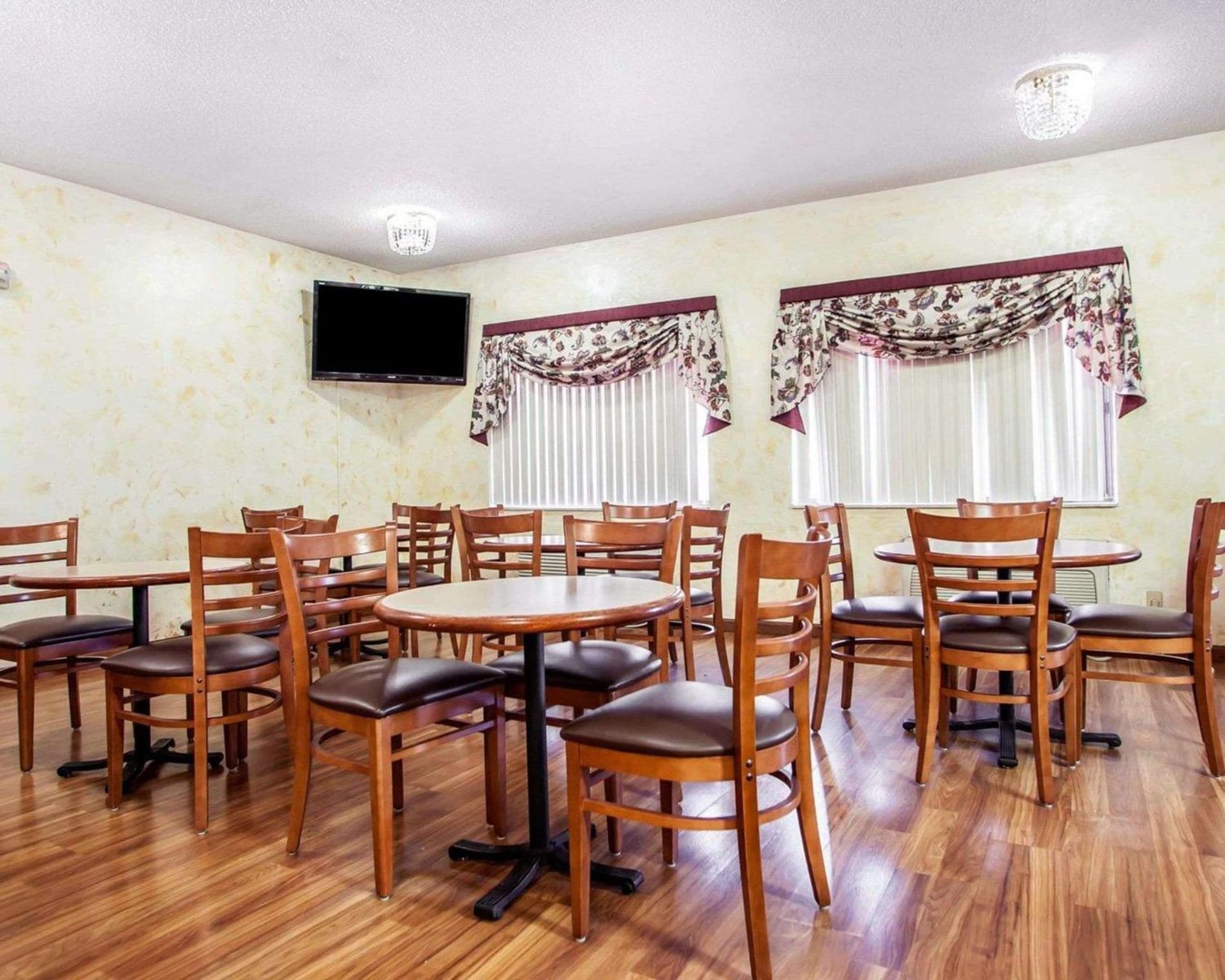 Quality Inn & Suites Champaign North - Urbana gallery photo in Champaign, IL — image 6