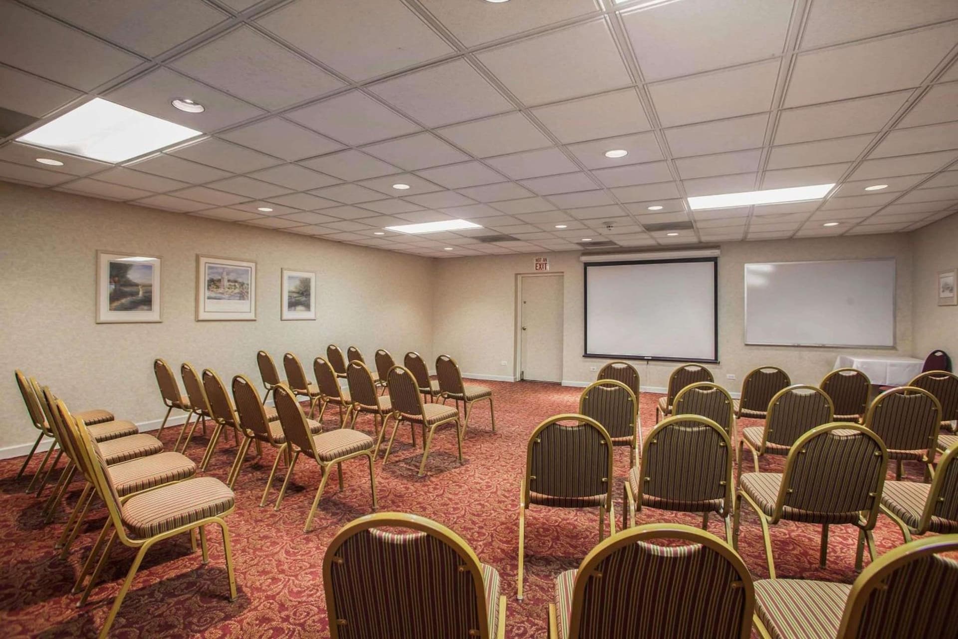 Quality Inn & Suites St Charles -West Chicago gallery photo in Saint Charles, IL — image 12