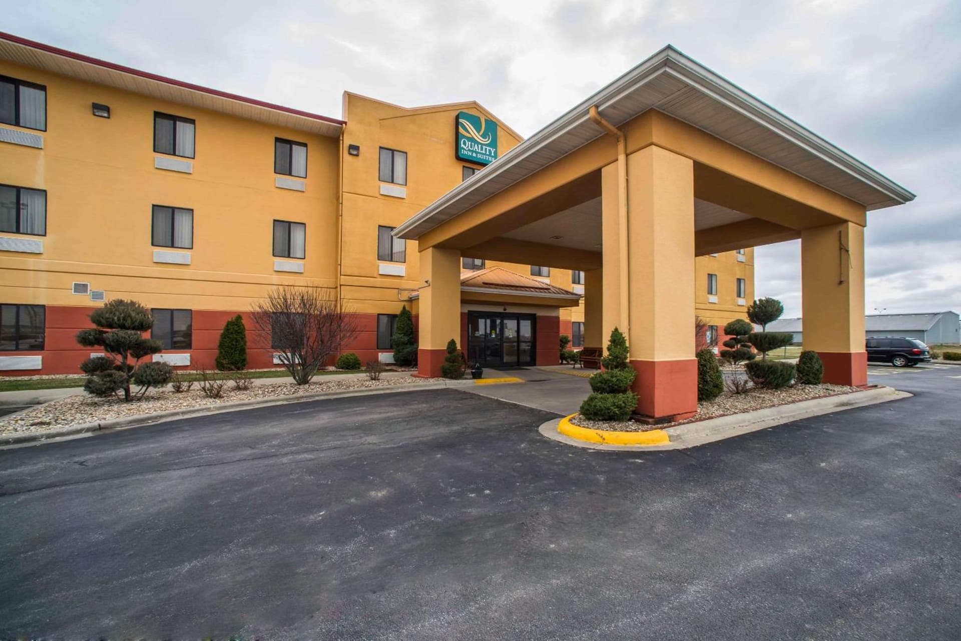 Quality Inn Litchfield Route 66 featured exterior or lobby in Litchfield, IL — similar hotel
