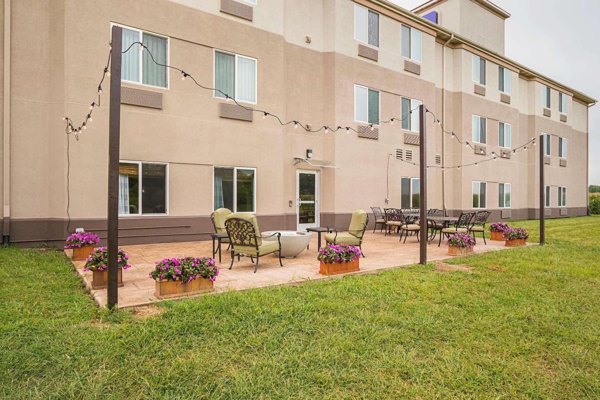 Sleep Inn & Suites interior in Danville, IL — gallery photo 2