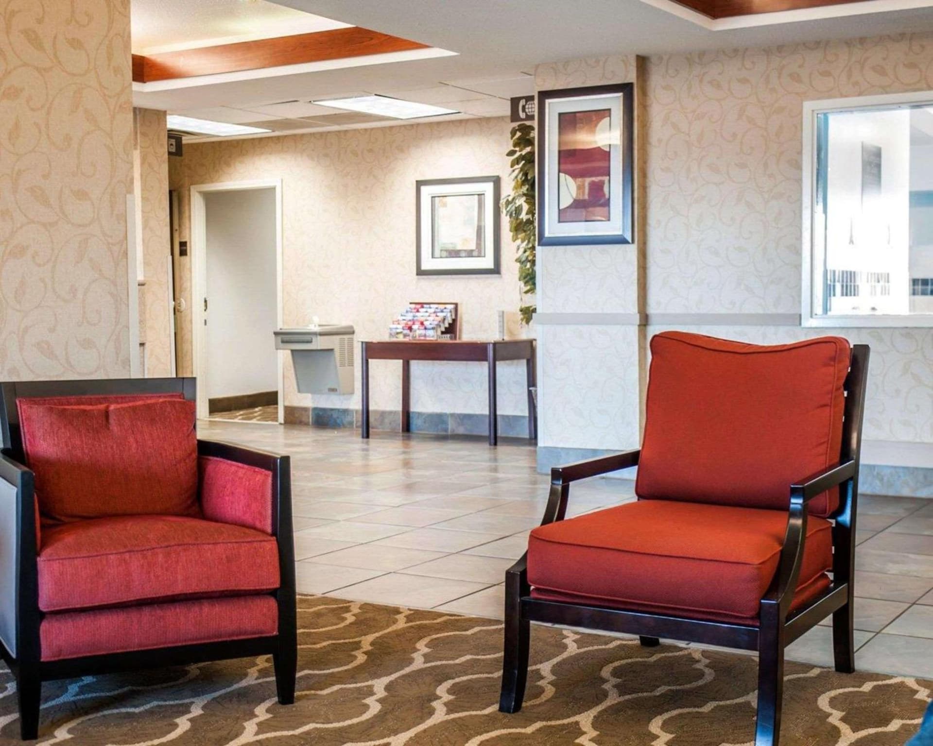 Quality Inn & Suites near St Louis and I-255 interior in Cahokia, IL — gallery photo 2