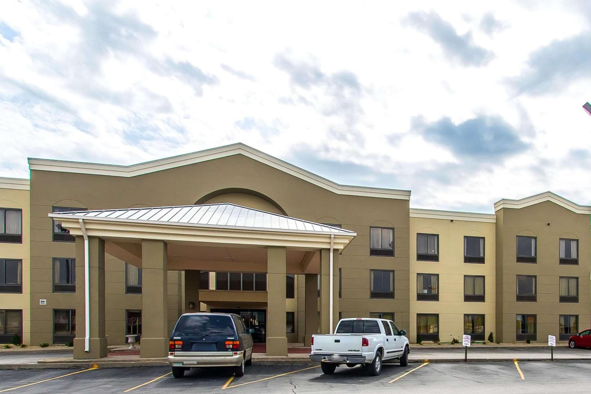 Comfort Suites Effingham Central interior in Effingham, IL — gallery photo 2