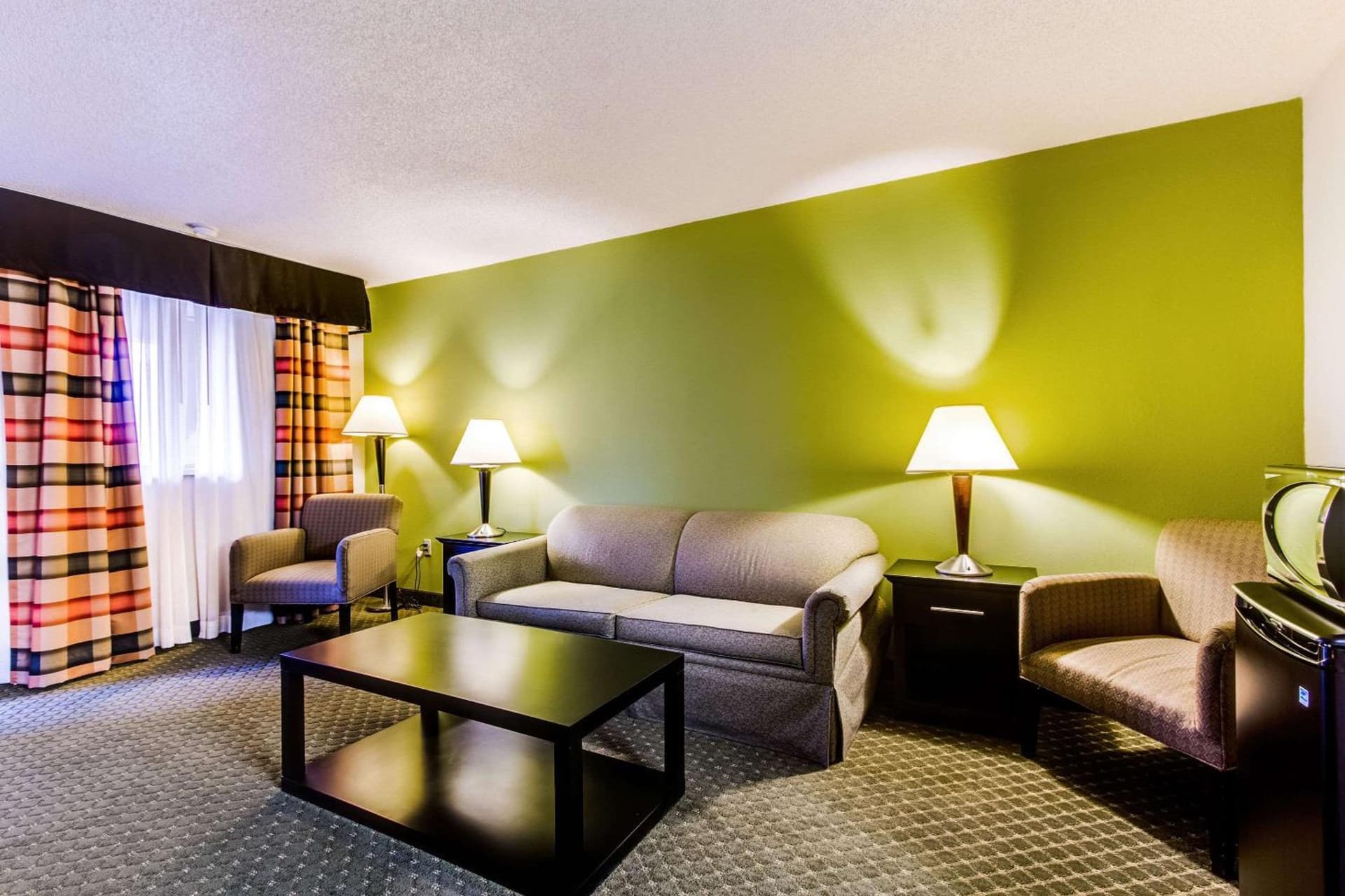 Quality Inn & Suites Moline Airport interior in Moline, IL — gallery photo 2