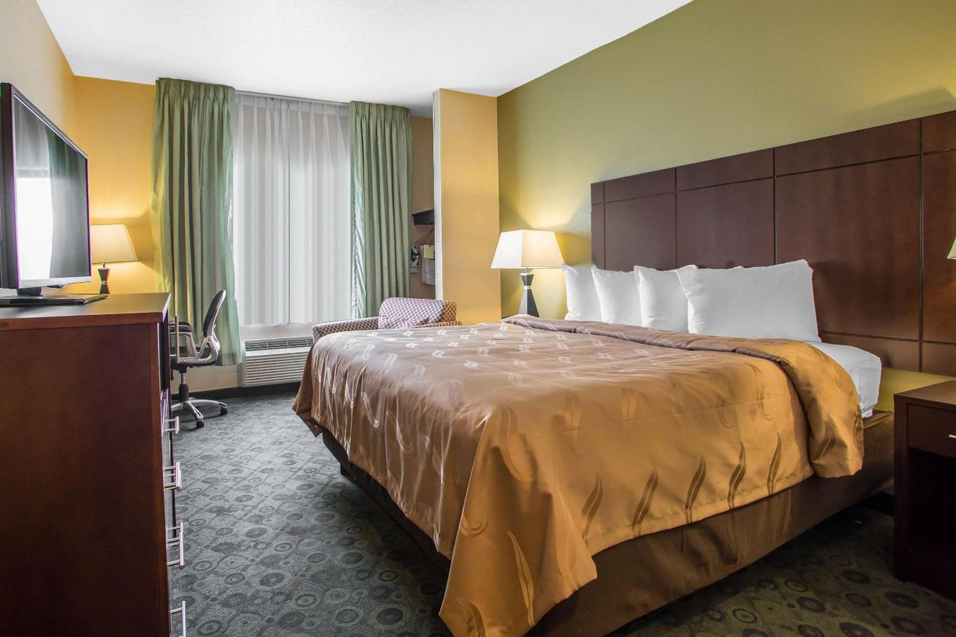 Quality Inn & Suites Bloomington I-55 and I-74 property views in Bloomington, IL — gallery photo 3