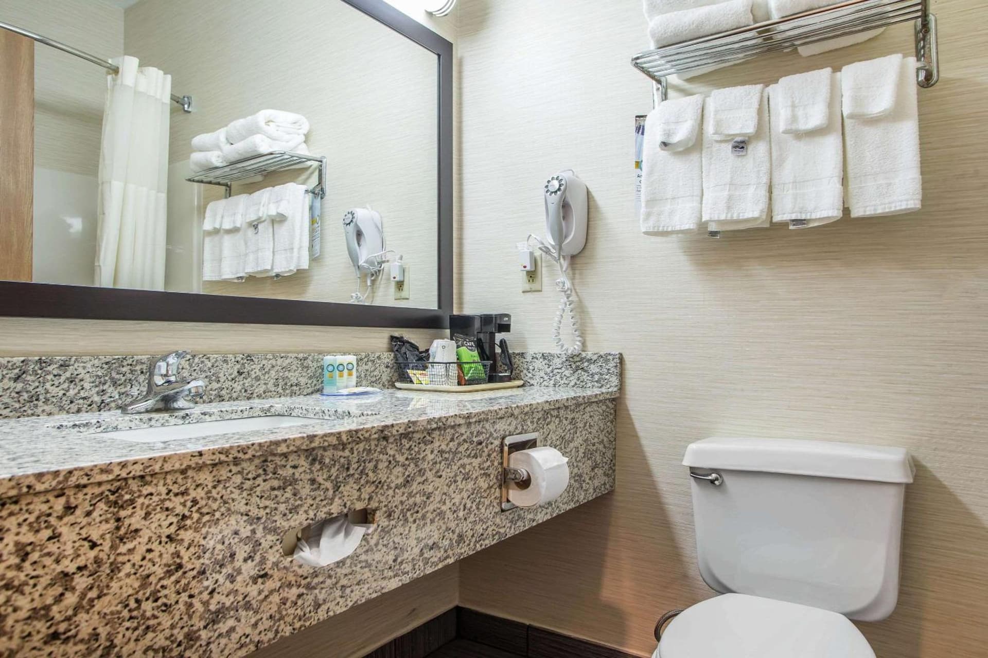 Quality Inn & Suites Bloomington I-55 and I-74 gallery photo in Bloomington, IL — image 20
