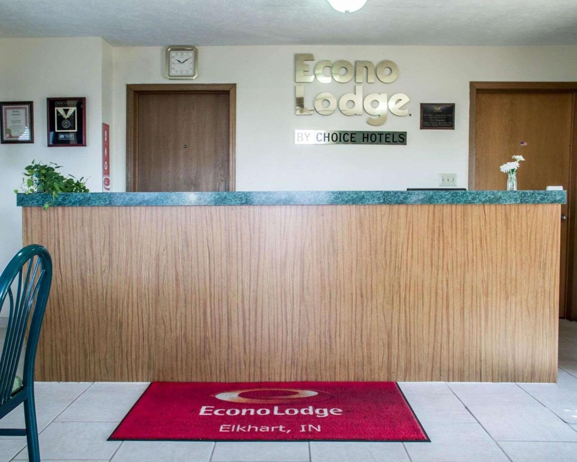 Econo Lodge Elkhart North property views in Elkhart, IN — gallery photo 3