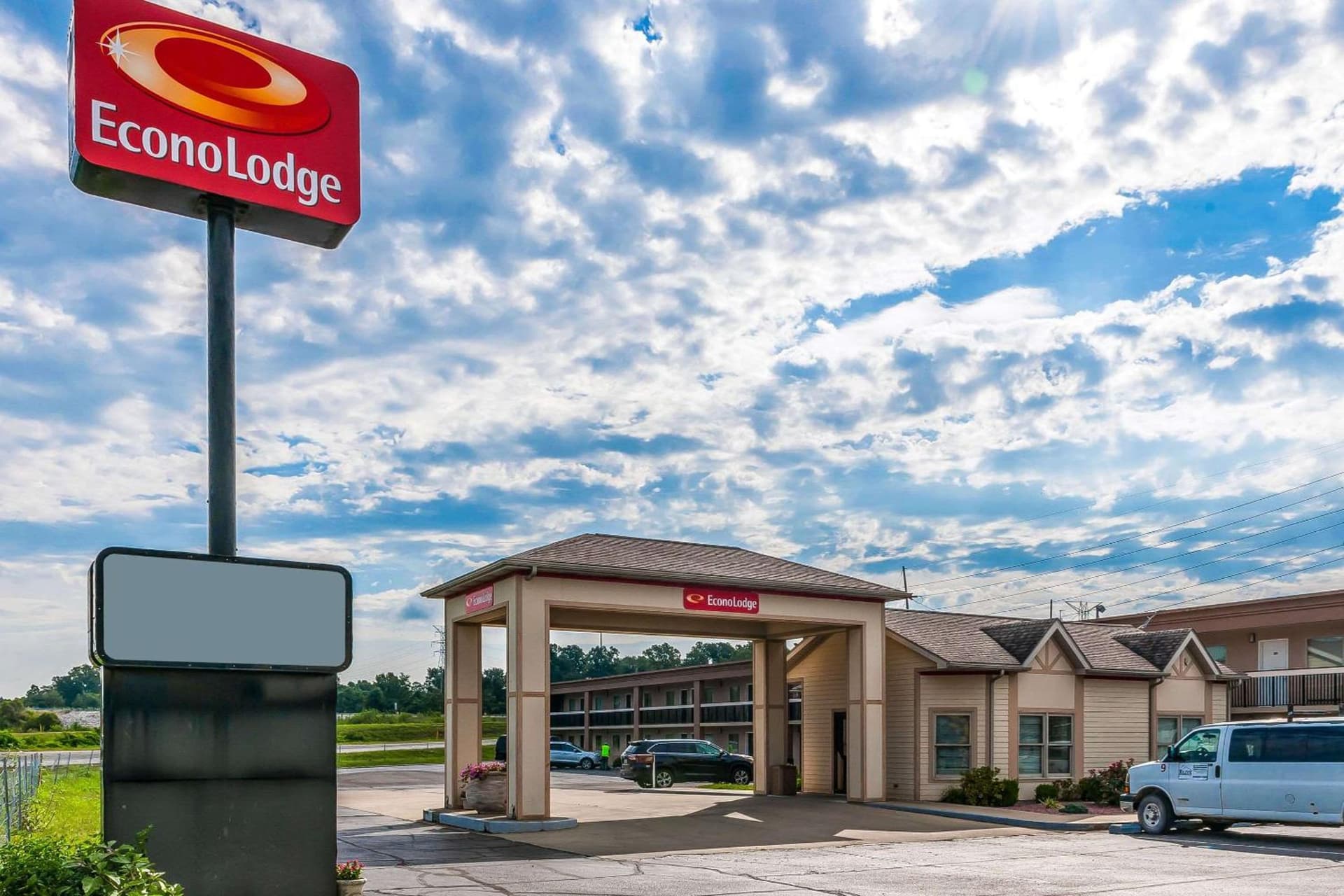 Econo Lodge Vincennes interior in Vincennes, IN — gallery photo 2