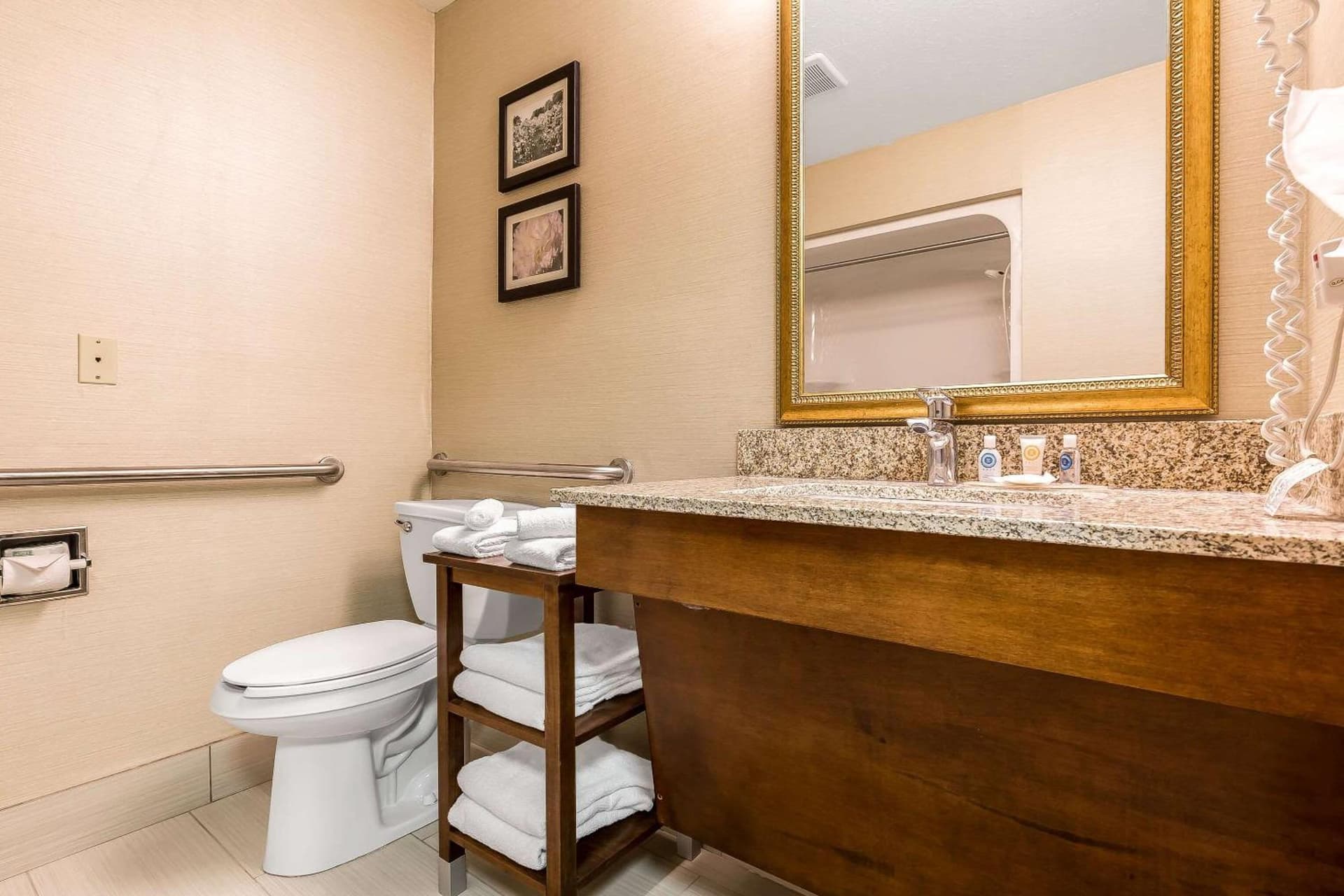 Comfort Inn & Suites Mishawaka-South Bend gallery photo in South Bend, IN — image 14