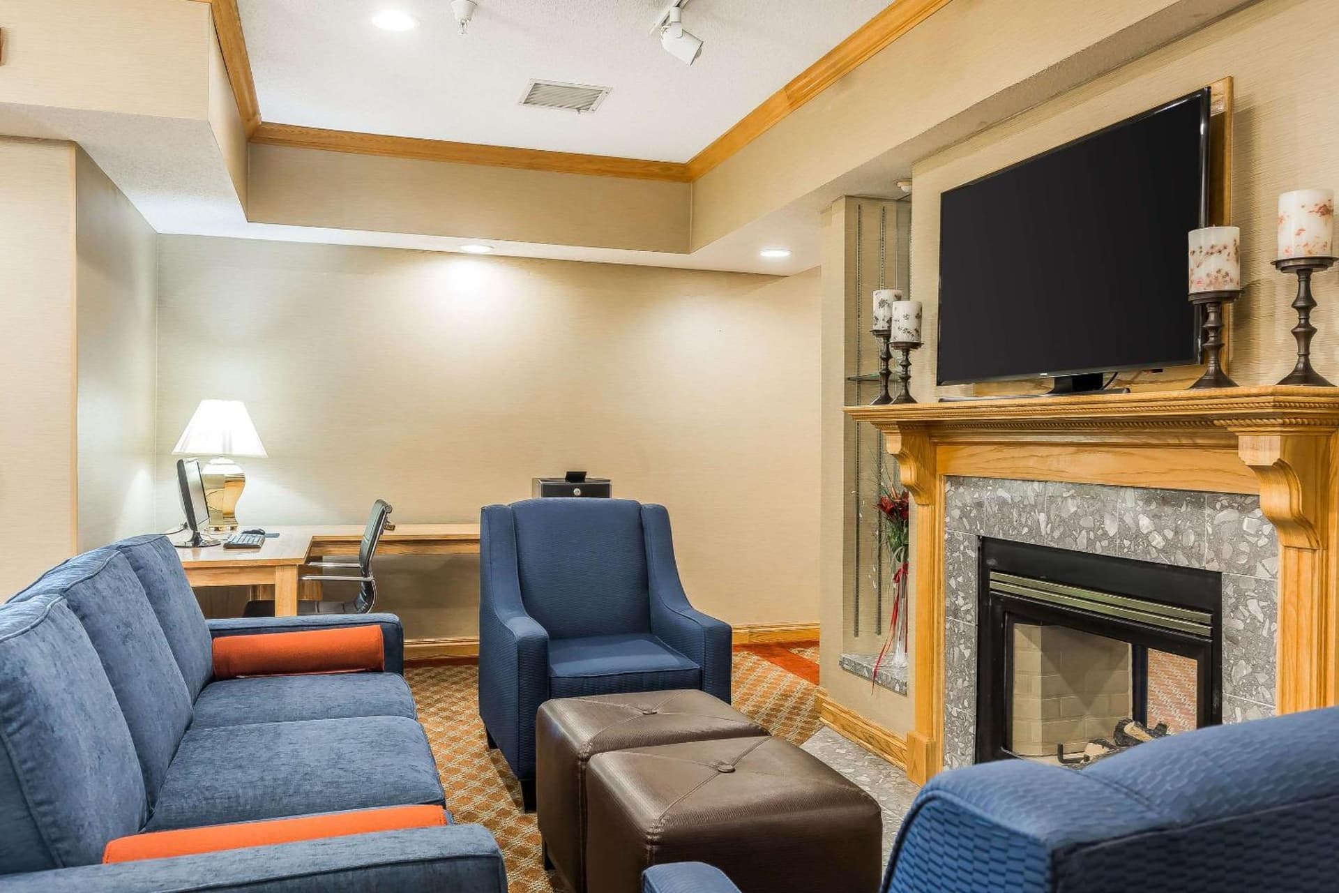 Comfort Inn & Suites Mishawaka-South Bend gallery photo in South Bend, IN — image 24