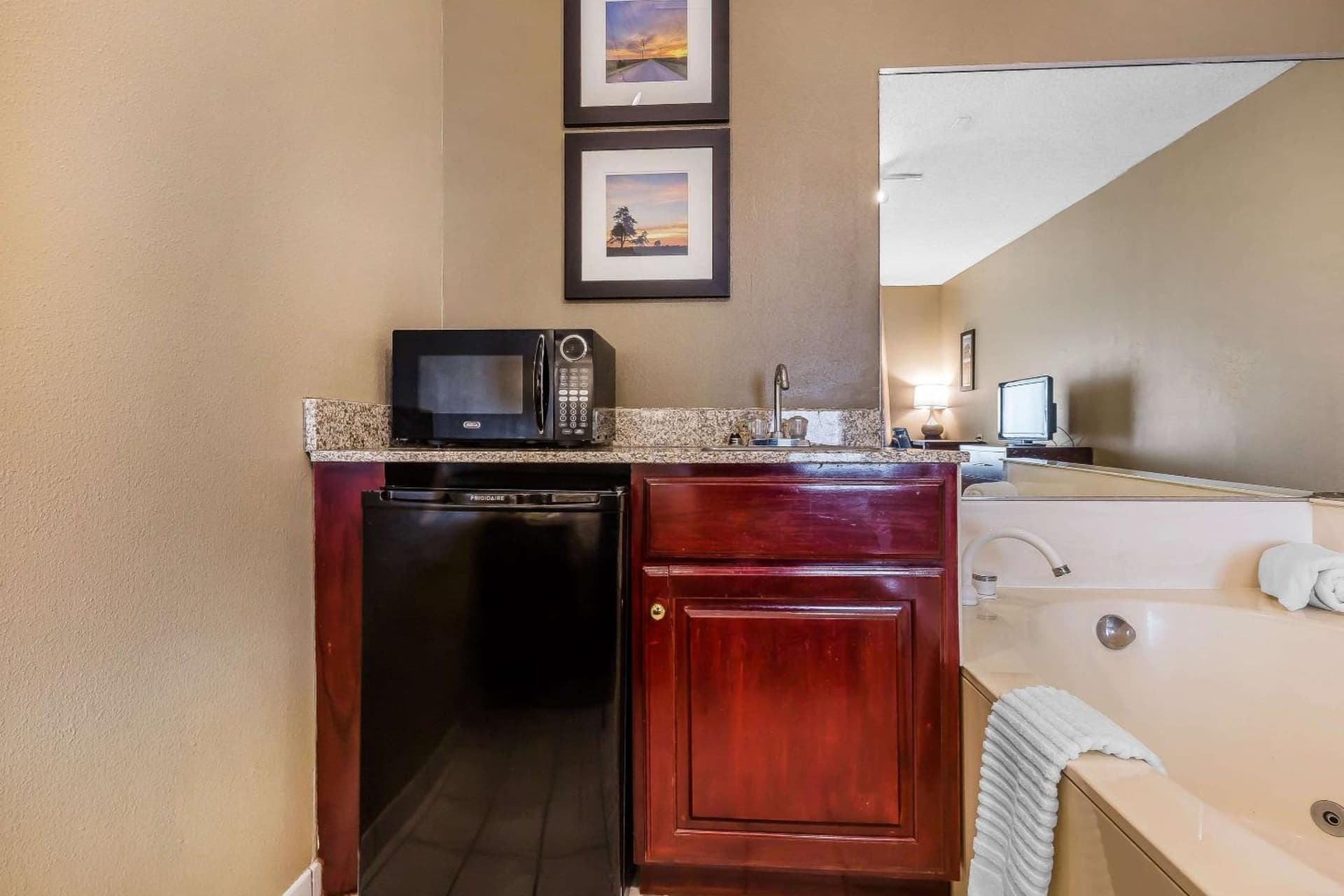 Comfort Inn & Suites Mishawaka-South Bend gallery photo in South Bend, IN — image 41