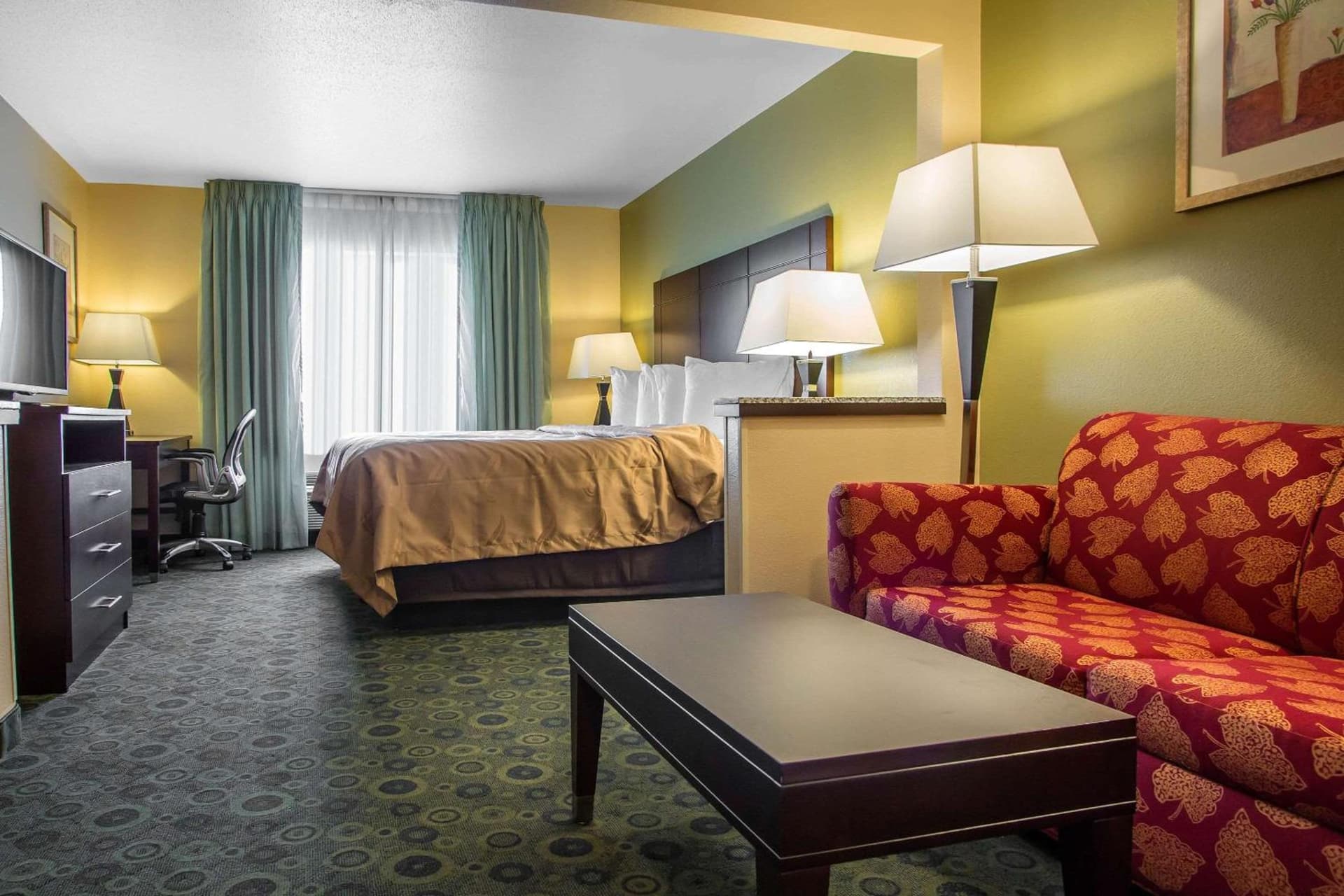 Quality Inn & Suites Bloomington I-55 and I-74 interior in Bloomington, IL — gallery photo 2