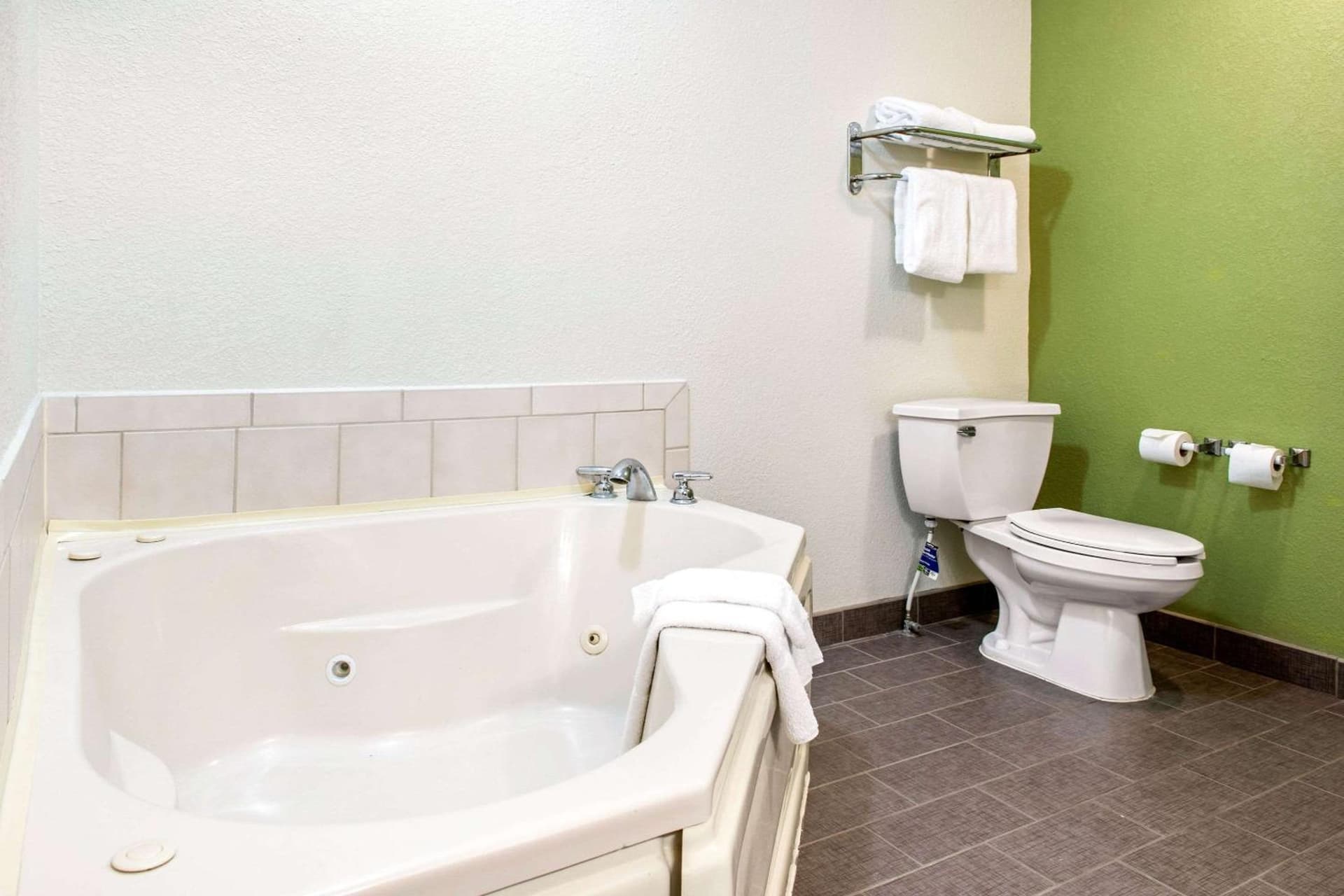 Sleep Inn & Suites Columbus South gallery photo in Columbus, IN — image 33