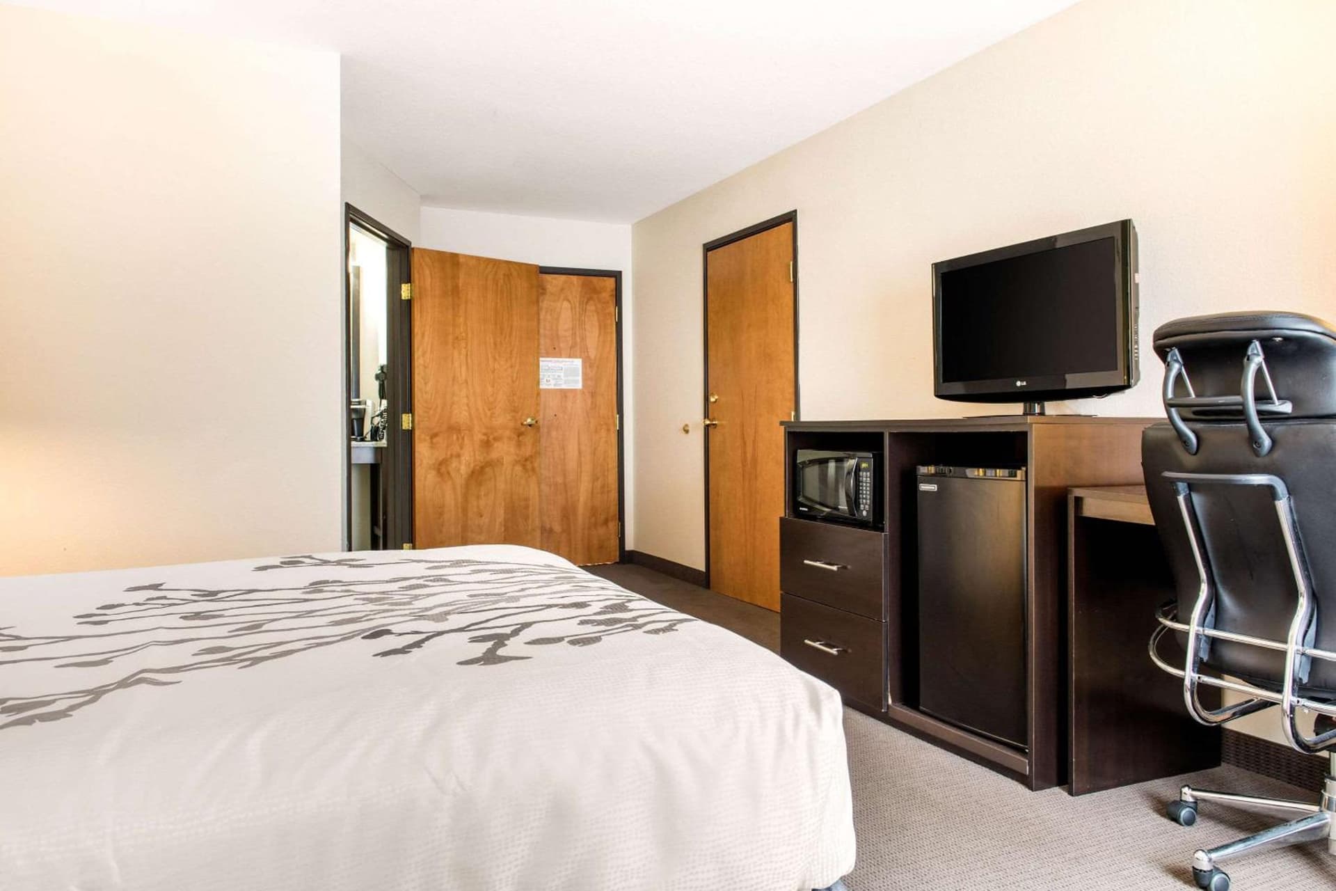 Sleep Inn & Suites Columbus South gallery photo in Columbus, IN — image 18