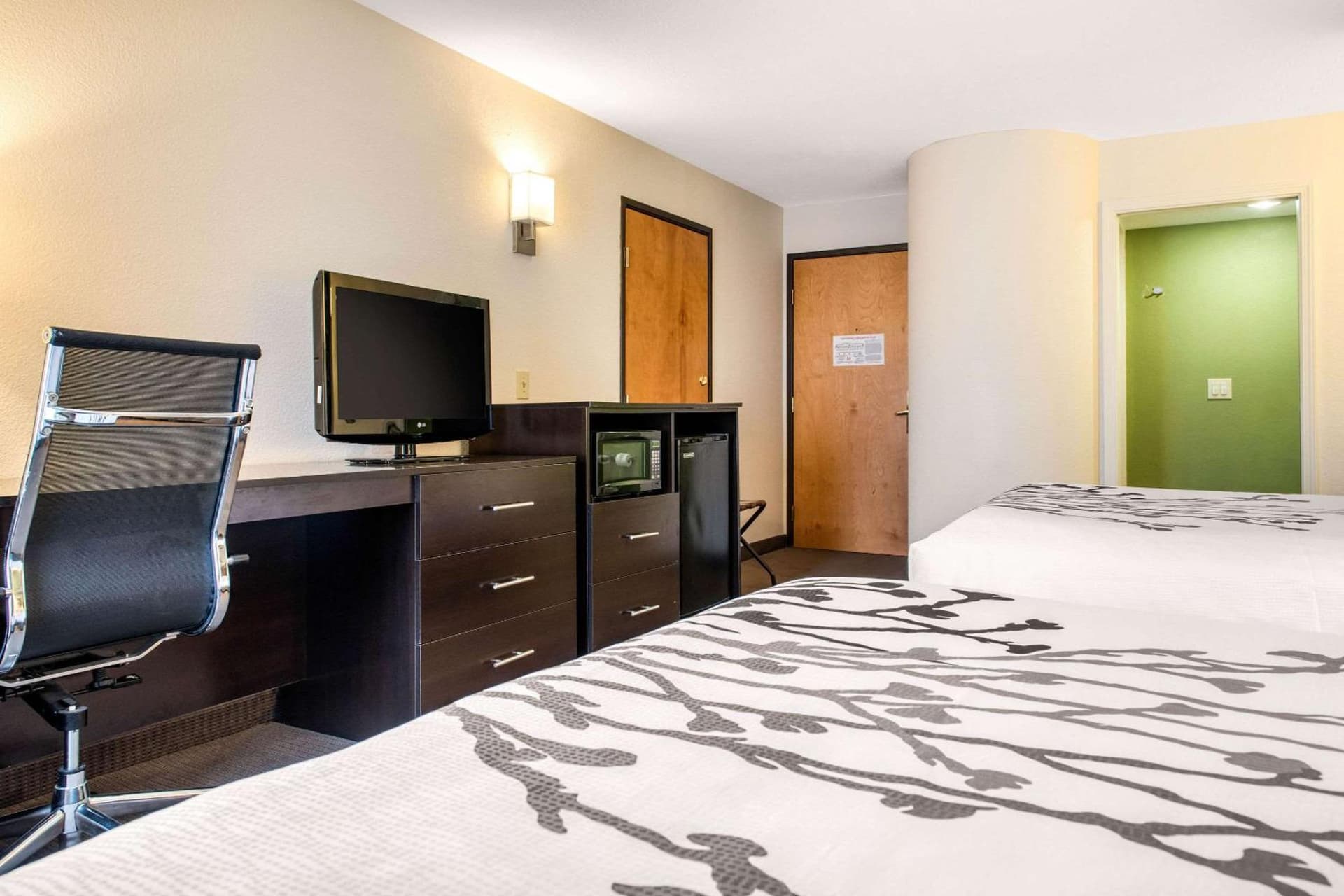 Sleep Inn & Suites Columbus South gallery photo in Columbus, IN — image 8