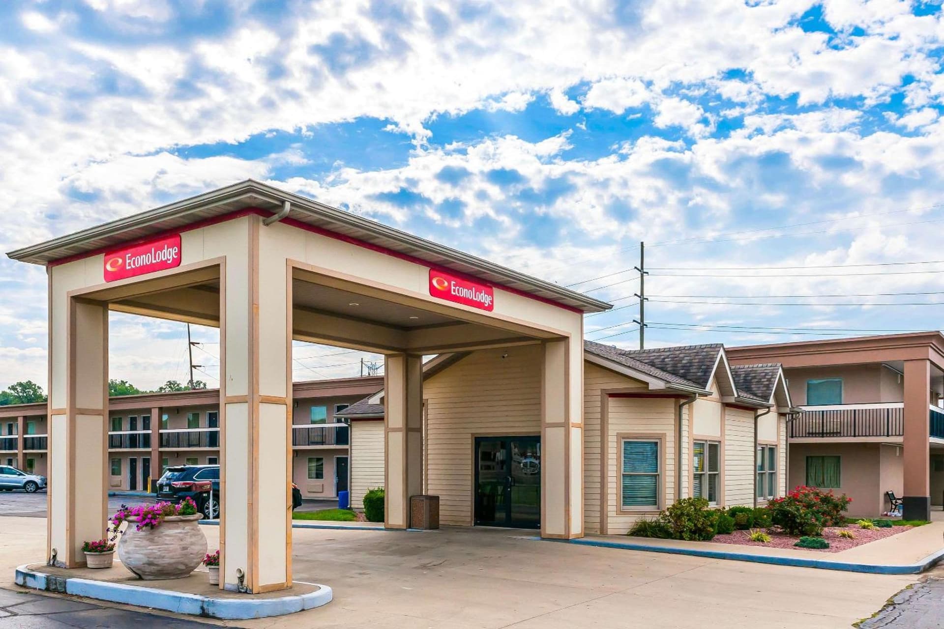 Econo Lodge Vincennes featured exterior or lobby in Vincennes, IN — similar hotel