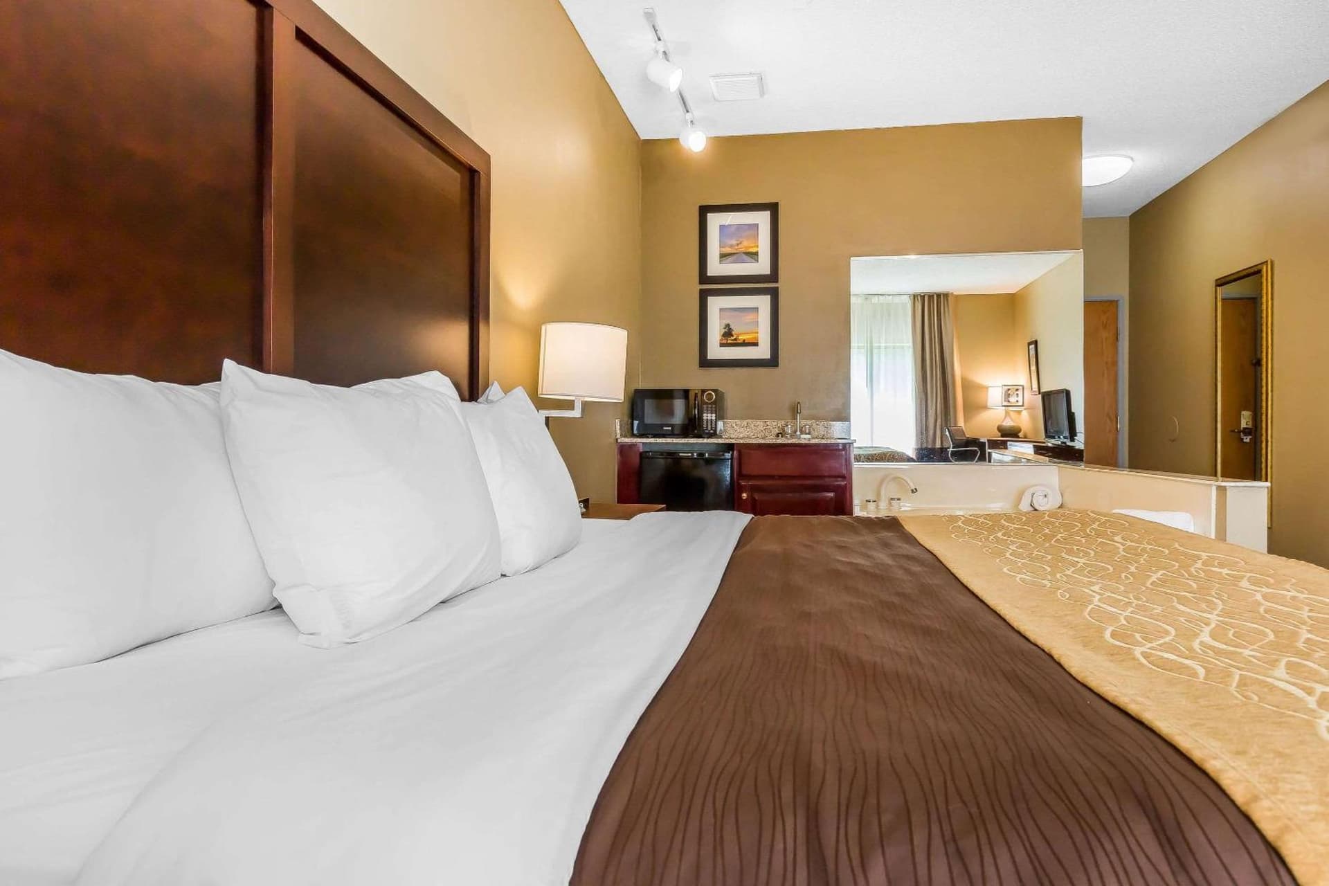 Comfort Inn & Suites Mishawaka-South Bend gallery photo in South Bend, IN — image 13