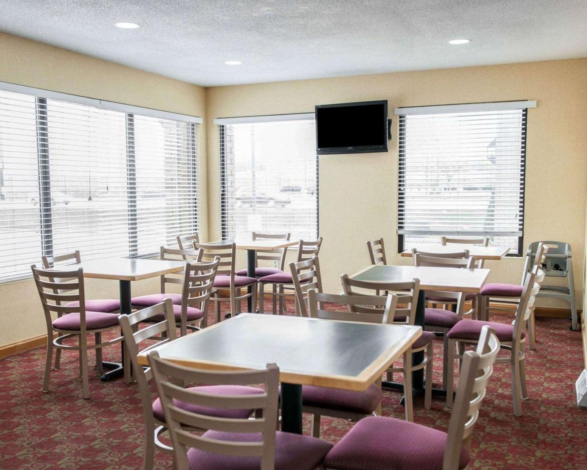 Quality Inn & Suites Indianapolis Northwest property views in Indianapolis, IN — gallery photo 3