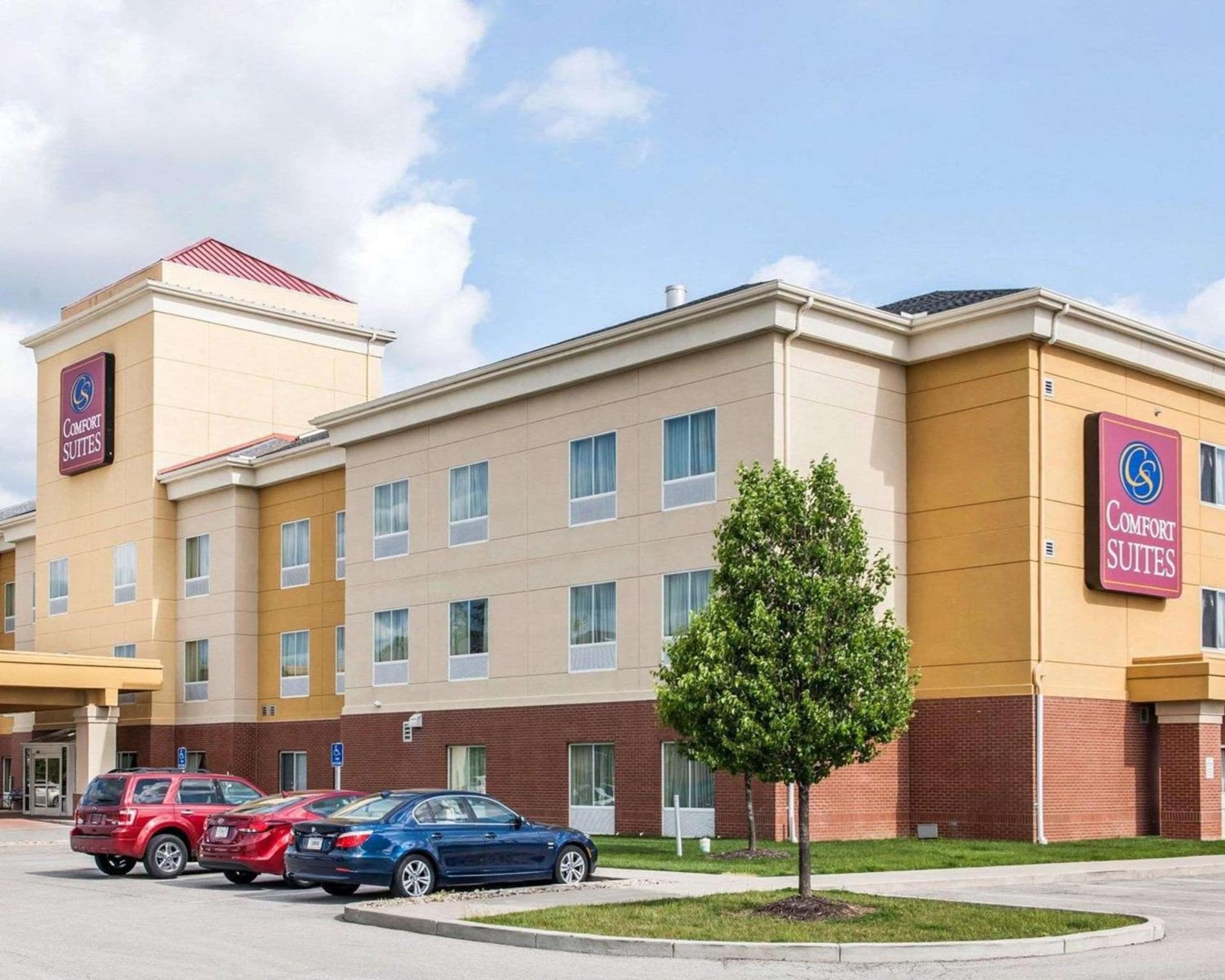 Comfort Suites near Indianapolis Airport interior in Indianapolis, IN — gallery photo 2