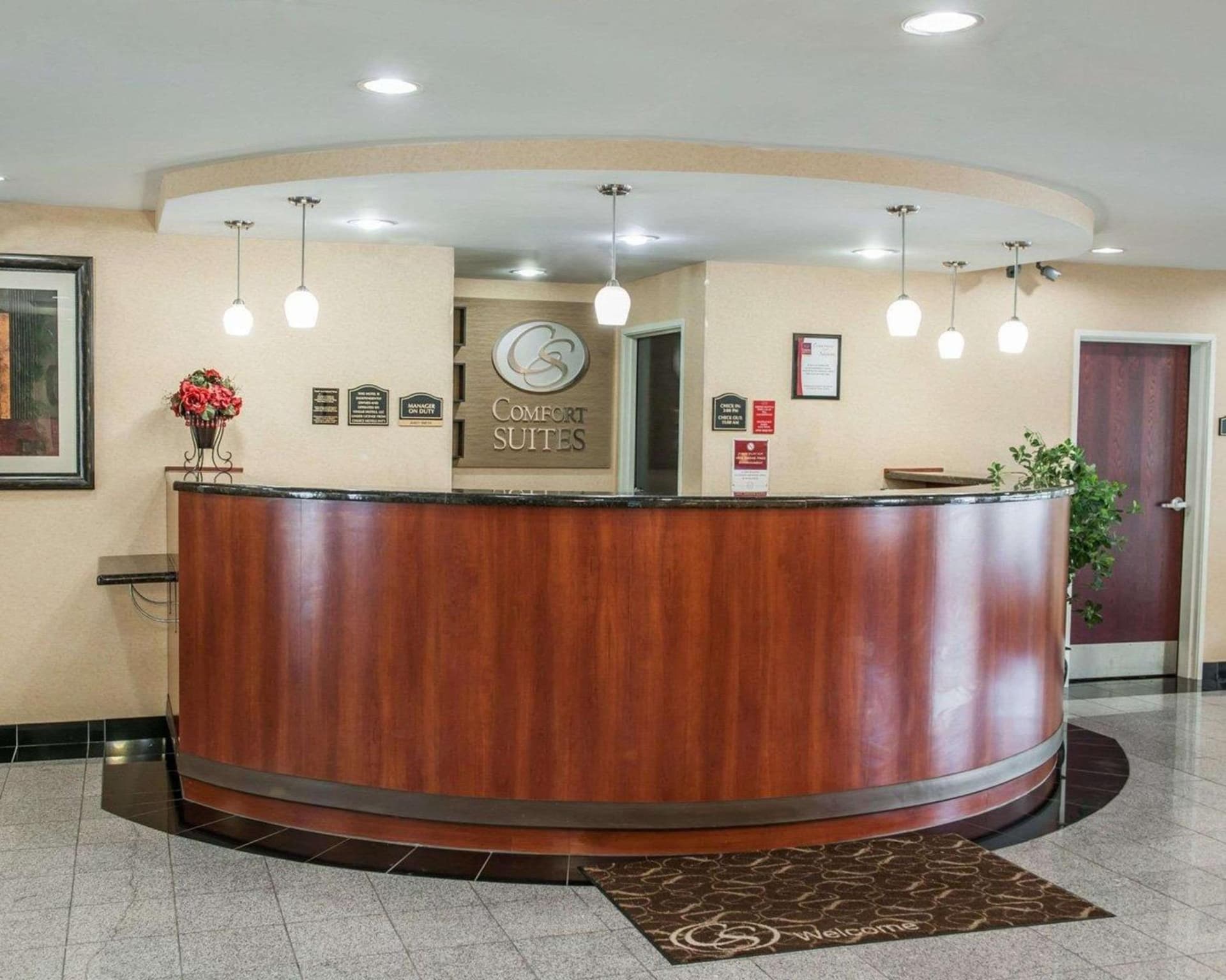Comfort Suites near Indianapolis Airport property views in Indianapolis, IN — gallery photo 3