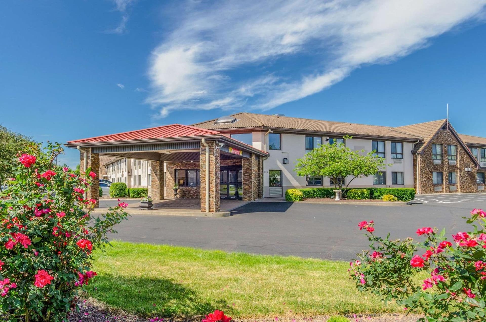 Comfort Inn & Suites West Springfield property views in West Springfield — gallery photo 3
