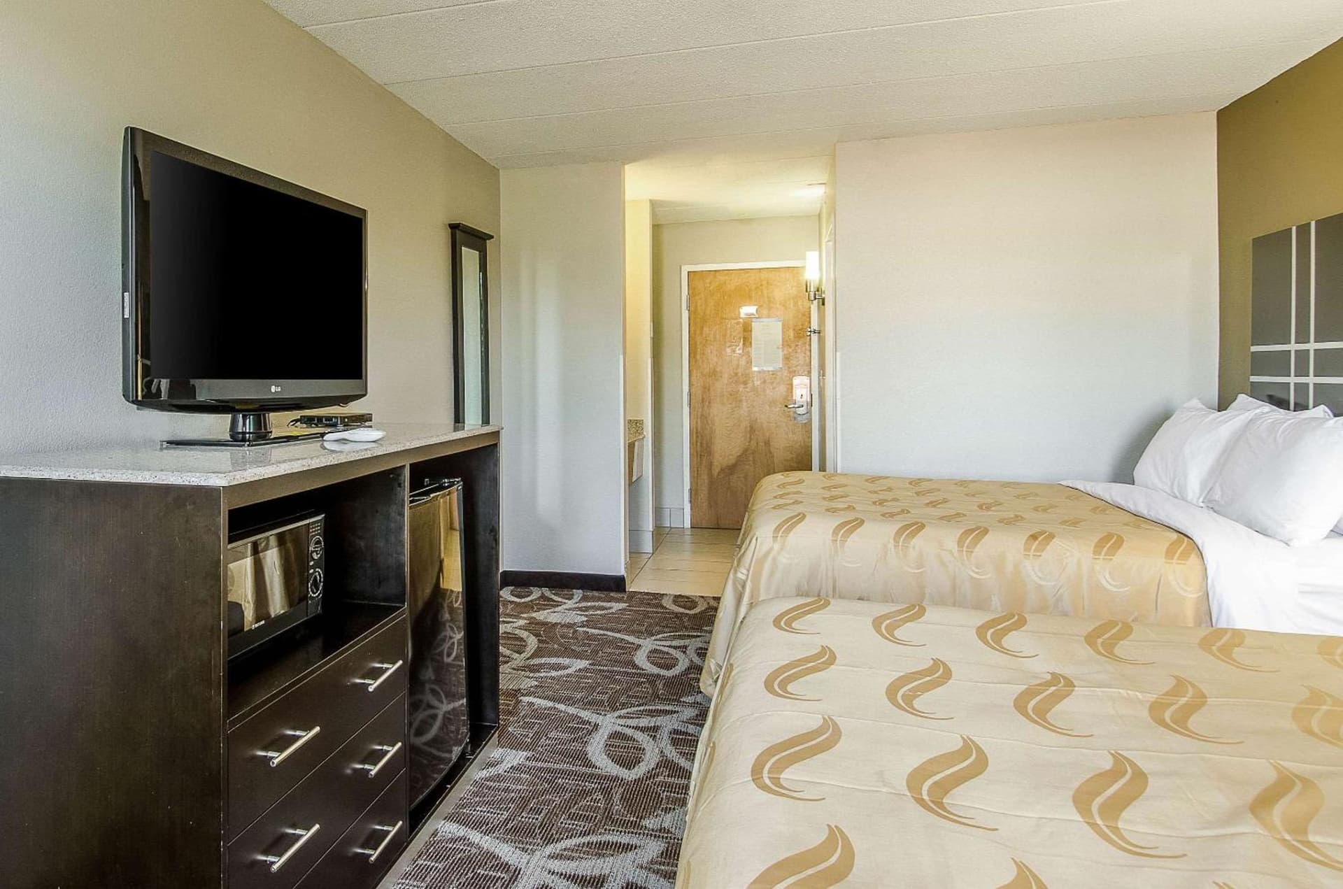 Red Roof Inn & Suites Middleborough interior in Middleboro, MA — gallery photo 2