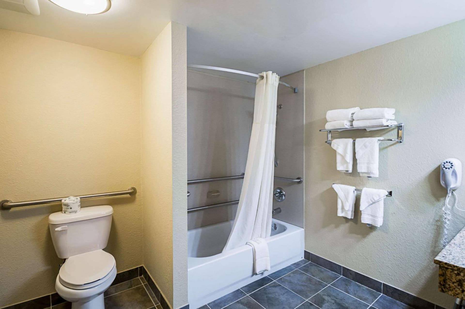 Quality Inn & Suites Hagerstown gallery photo in Hagerstown, MD — image 41