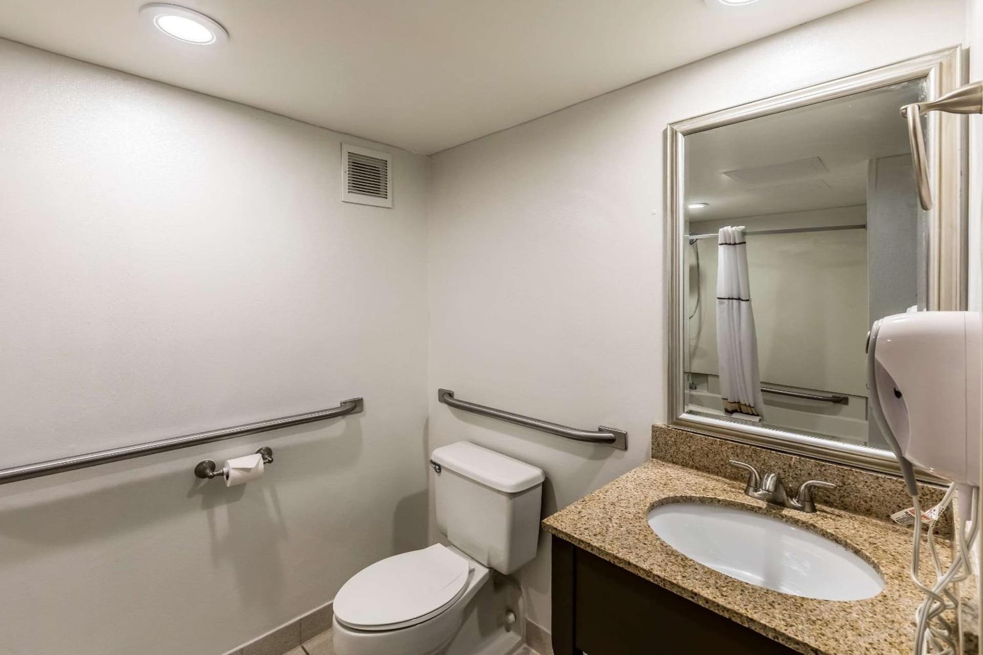 Quality Inn University Lansing gallery photo in Lansing, MI — image 5