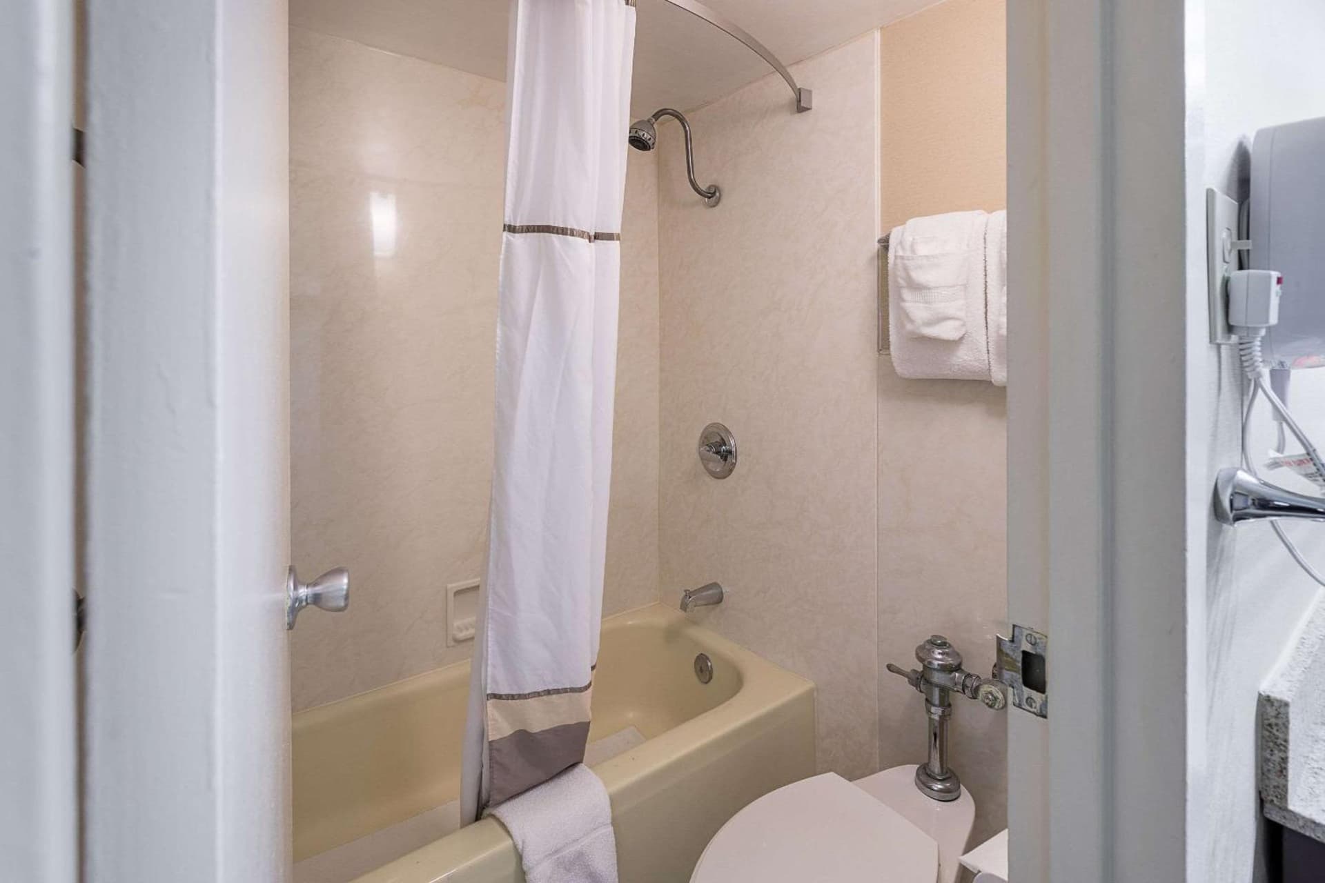 Quality Inn University Lansing gallery photo in Lansing, MI — image 9