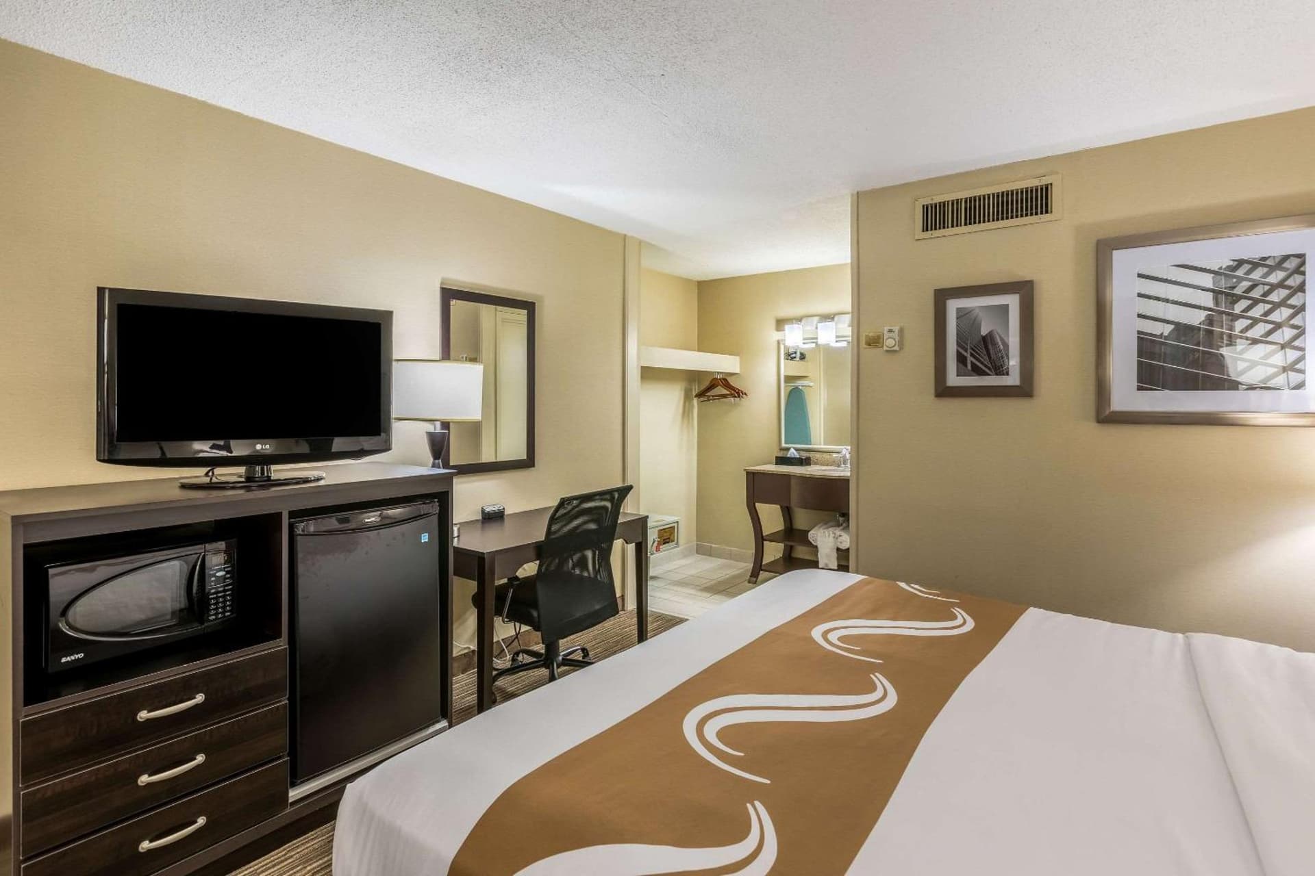 Quality Inn University Lansing gallery photo in Lansing, MI — image 30