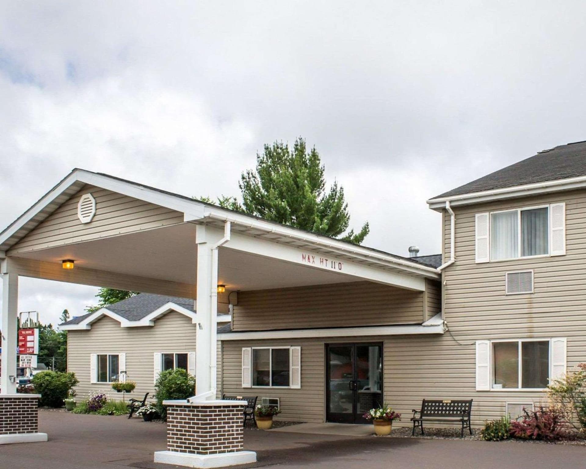 Quality Inn Ironwood featured exterior or lobby in Ironwood, MI — similar hotel