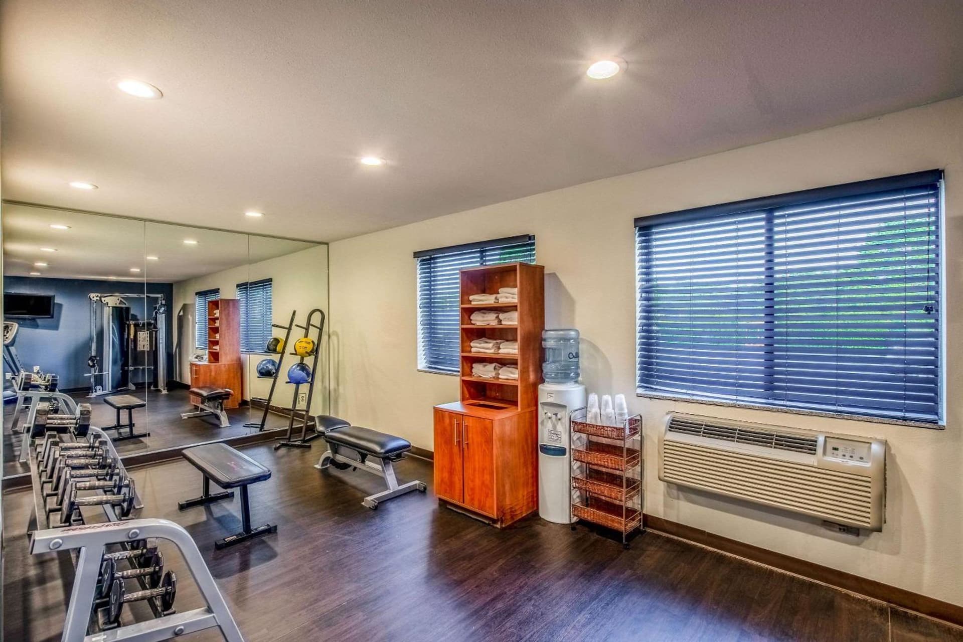 Country Inn & Suites by Radisson, Muskegon, MI gallery photo in Muskegon, MI — image 9