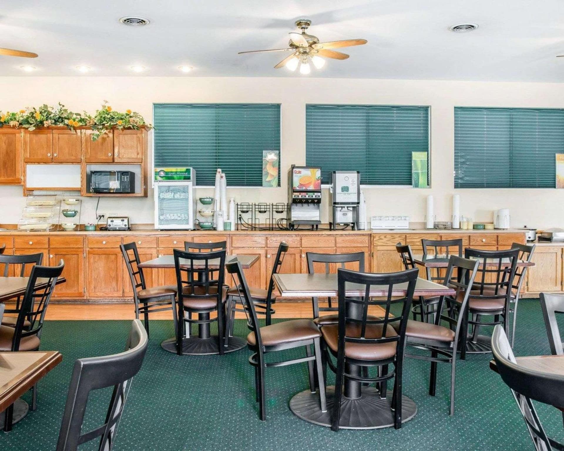 Quality Inn & Suites Mackinaw City Beachfront property views in Mackinaw City, MI — gallery photo 3