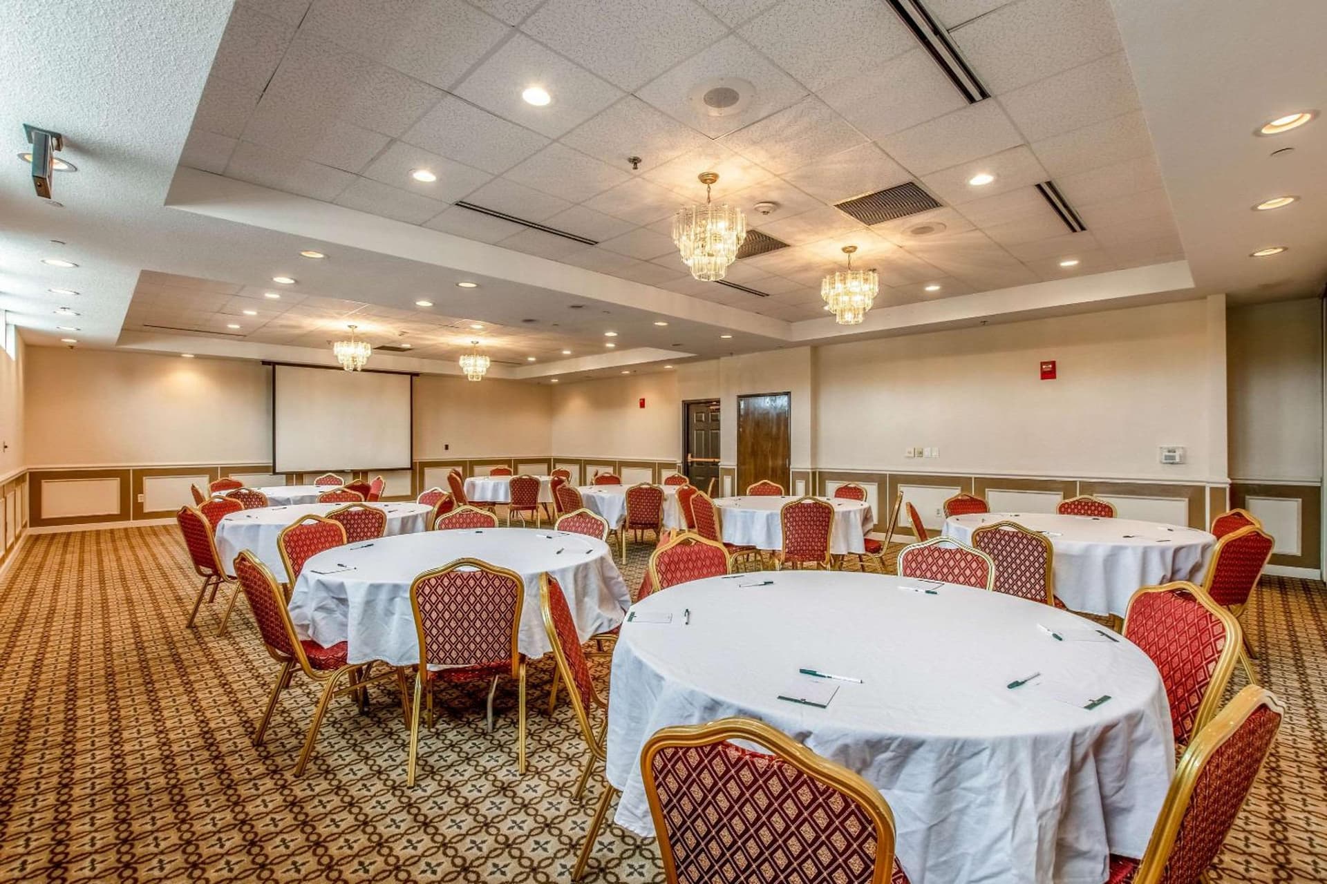 Country Inn & Suites by Radisson, Muskegon, MI gallery photo in Muskegon, MI — image 11