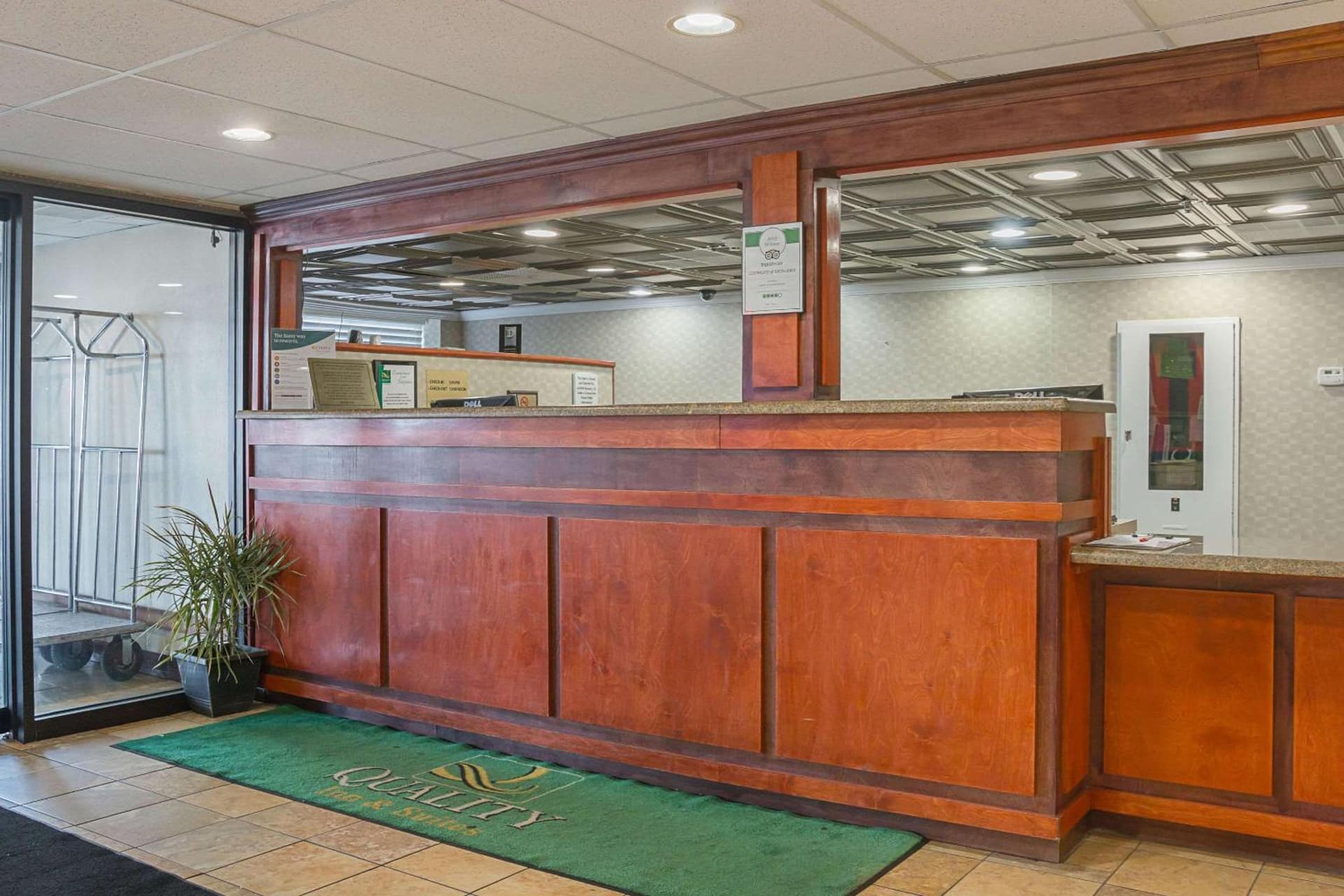 Quality Inn & Suites Detroit Metro Airport property views in Romulus, MI — gallery photo 3