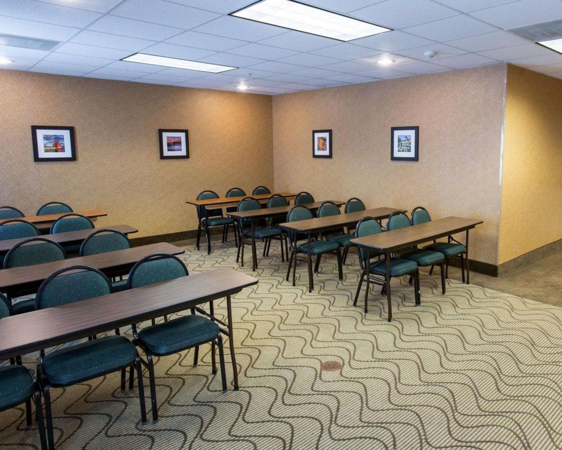 Comfort Suites Grand Rapids South gallery photo in Grand Rapids, MI — image 31